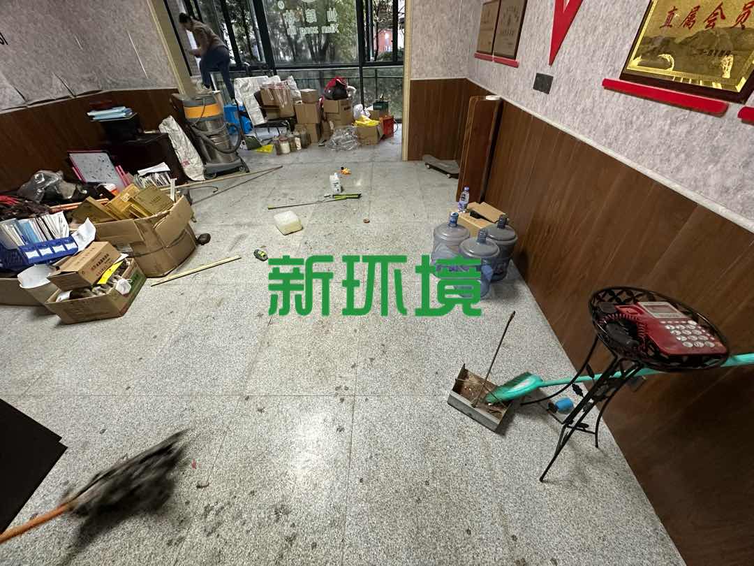 月亮湾二期B区  4室2厅2卫   78.00万客厅