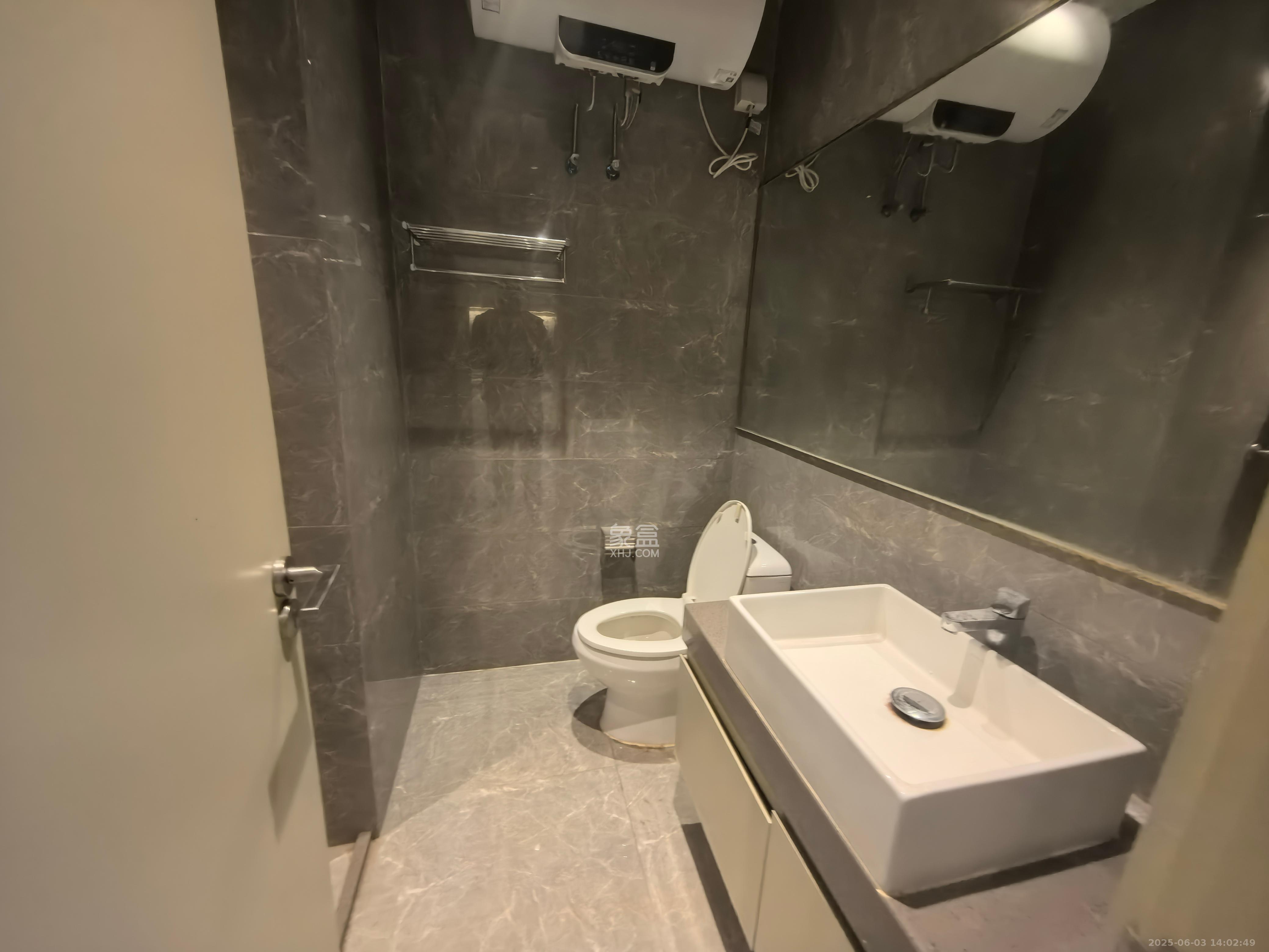 天祥水晶湾   46.93㎡      2300.0元/月室内图