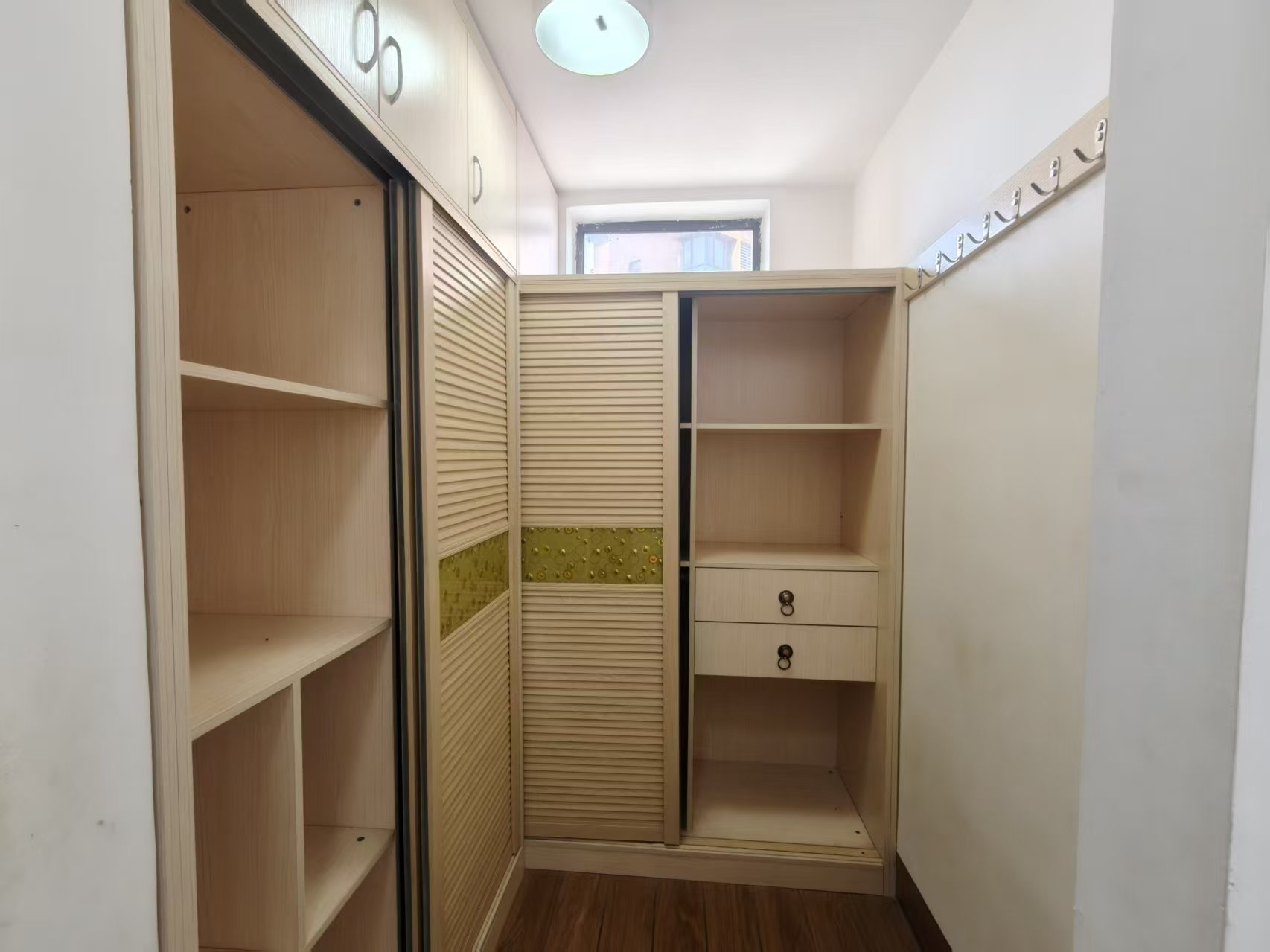 昌茂水木清华  2室2厅1卫    2300.0元/月 昌茂水木清华  2室2厅1卫    2300.0元/月室内图