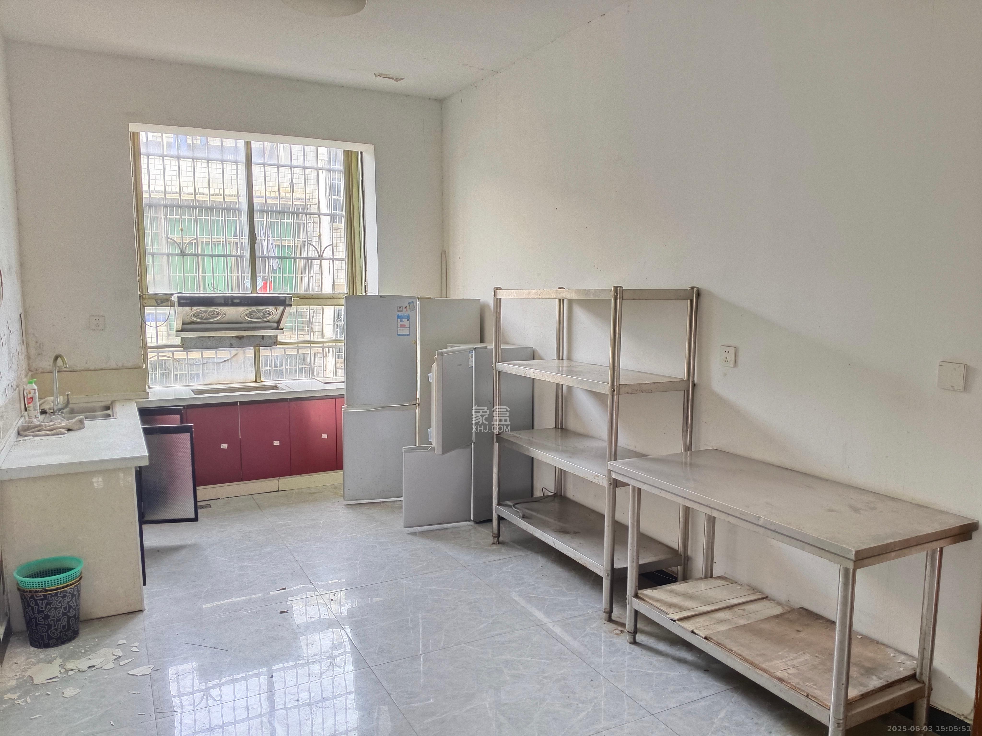 谢家湾安置小区 6室2厅2卫 2200.0元/月 谢家湾安置小区 6室2厅2卫 2200.0元/月室内图