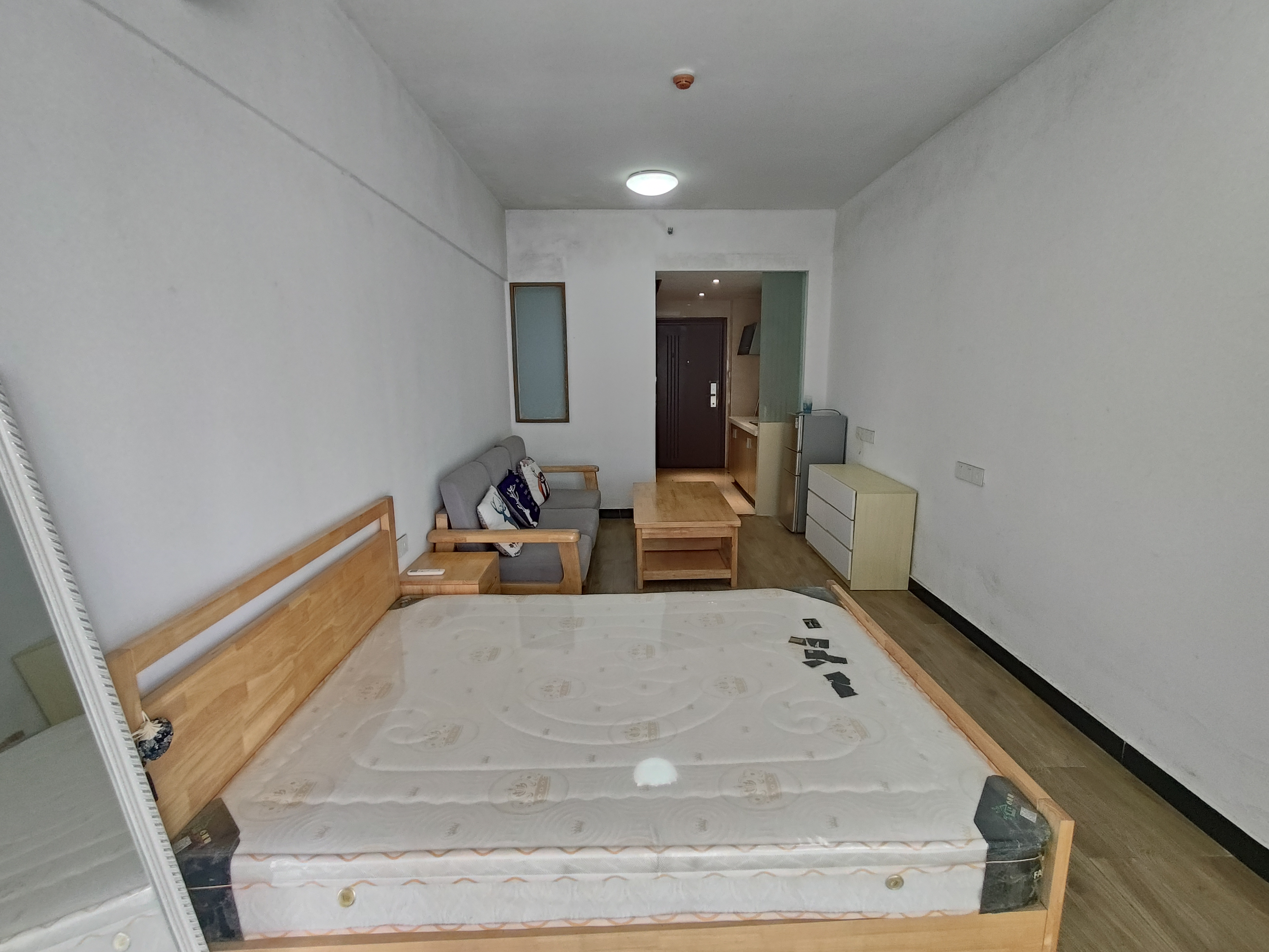 珠江愉景新城  1室1厅1卫   1100.00元/月室内图