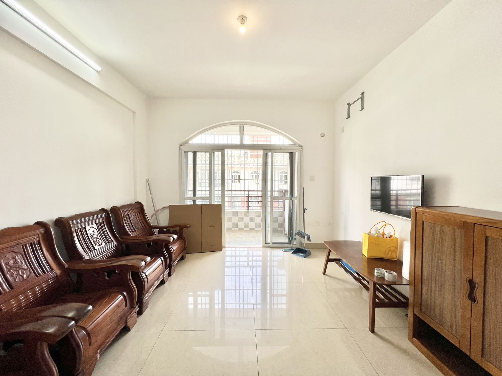 维多利亚花园 2室2厅1卫 1800.0元/月 维多利亚花园 2室2厅1卫 1800.0元/月室内图