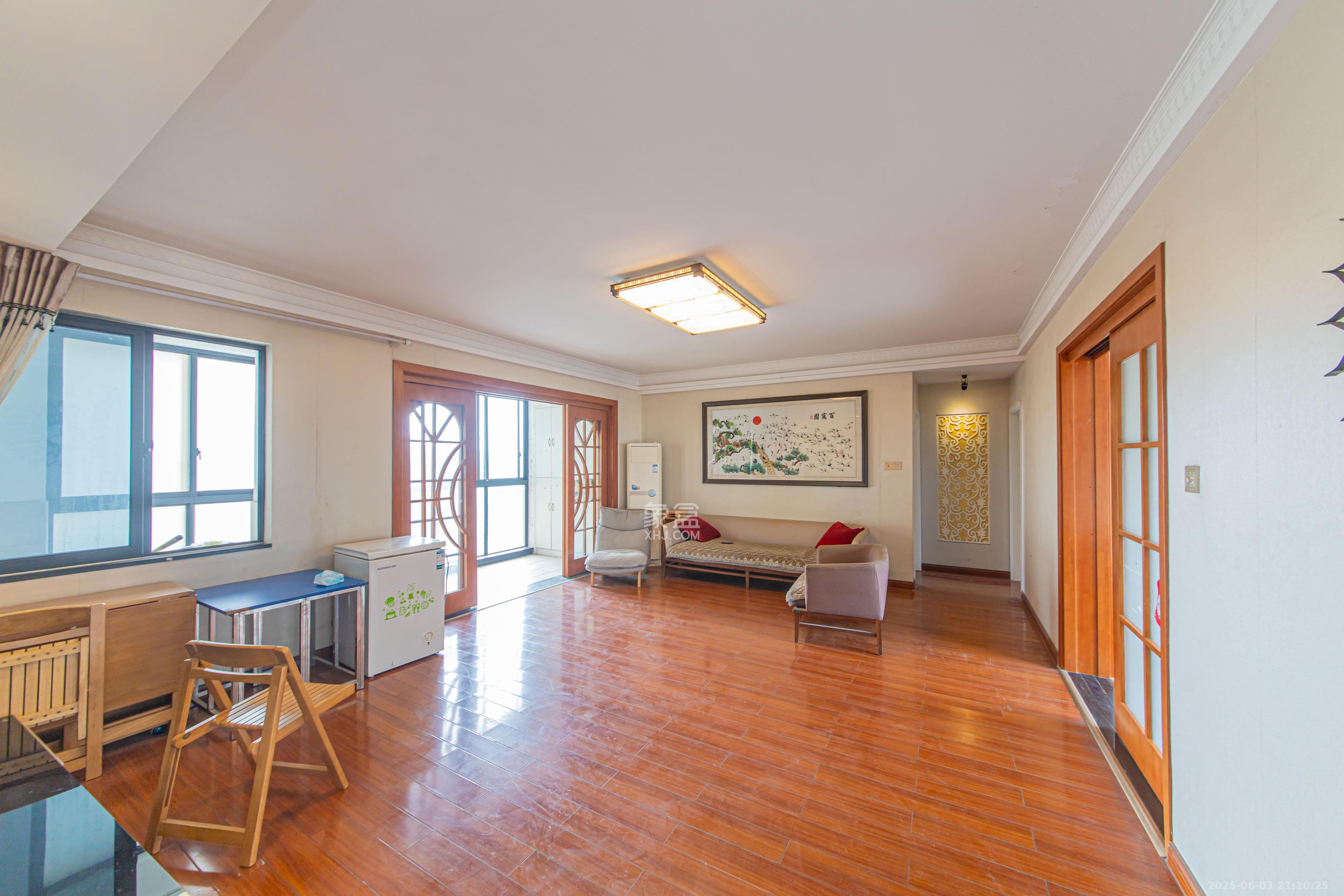 保利花园 3室2厅2卫 97.0万 保利花园 3室2厅2卫 97.0万客厅