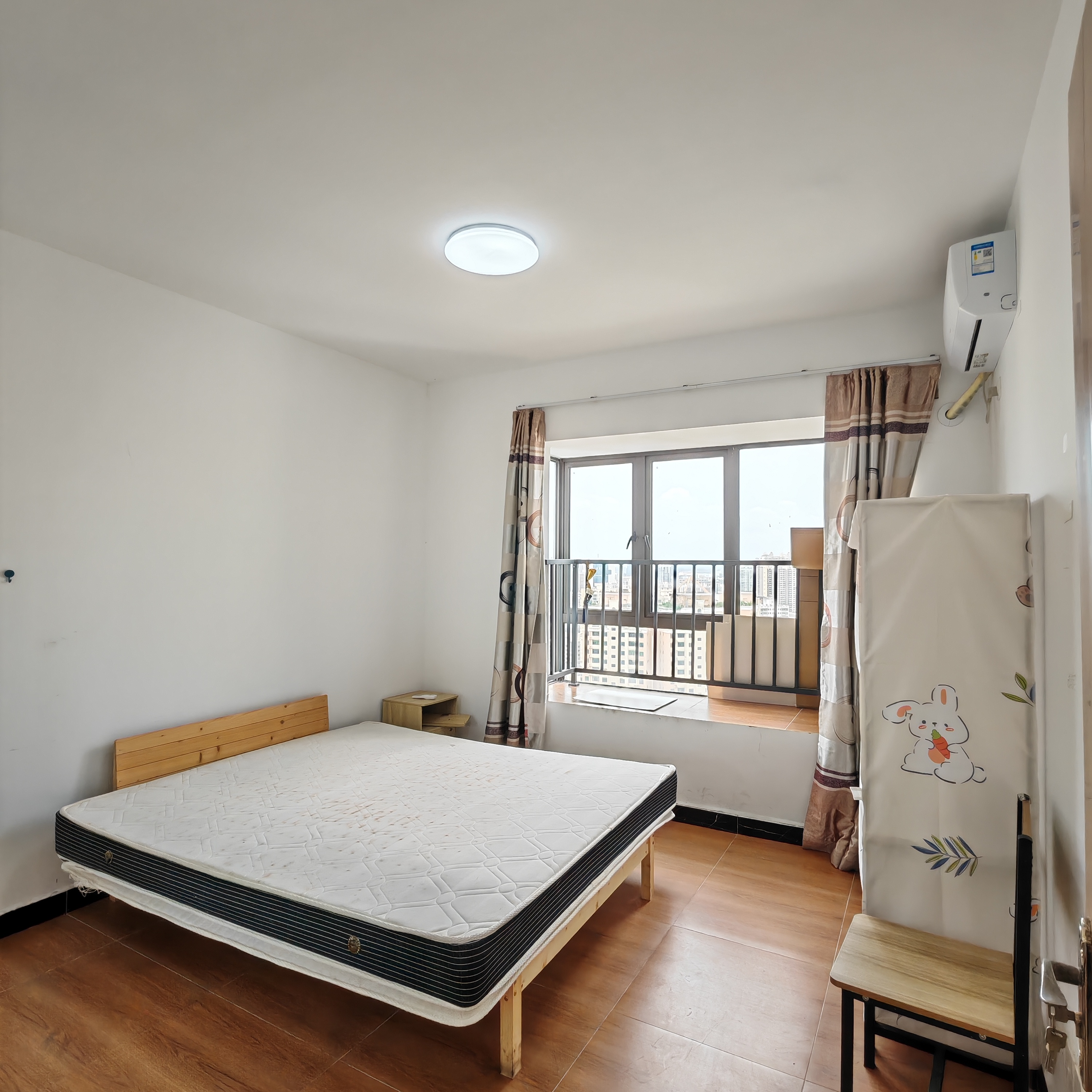 坡博家园五区  5室2厅2卫   3800.00元/月室内图