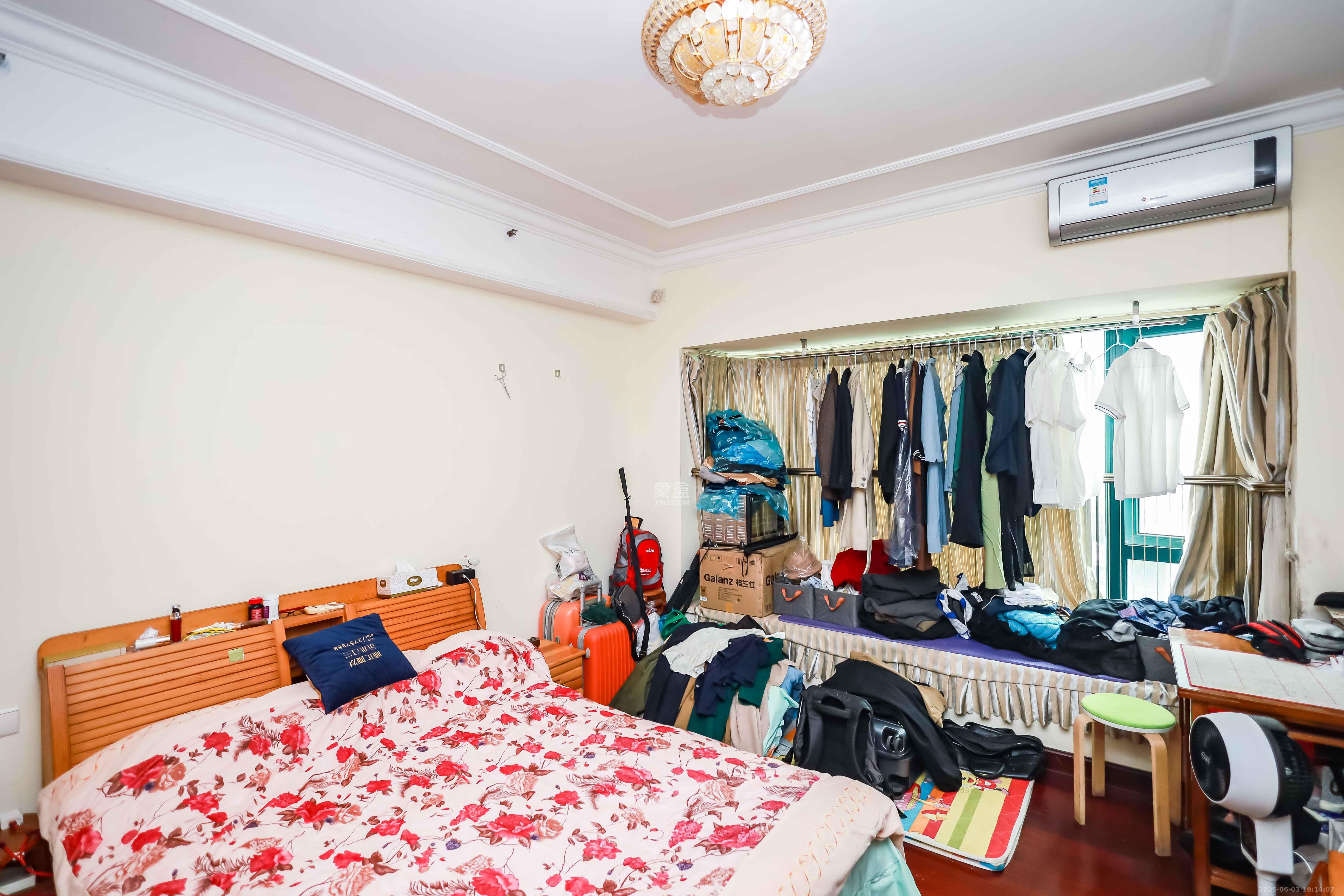 恒大华府 1室1厅1卫 18.5万 恒大华府 1室1厅1卫 18.5万卧室