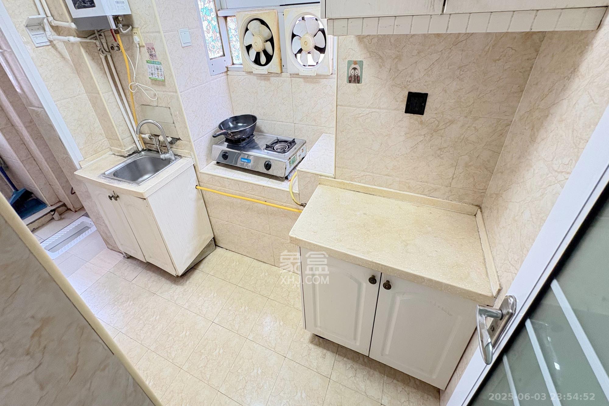 衡清里散盘  3室2厅1卫    45.0万厨房