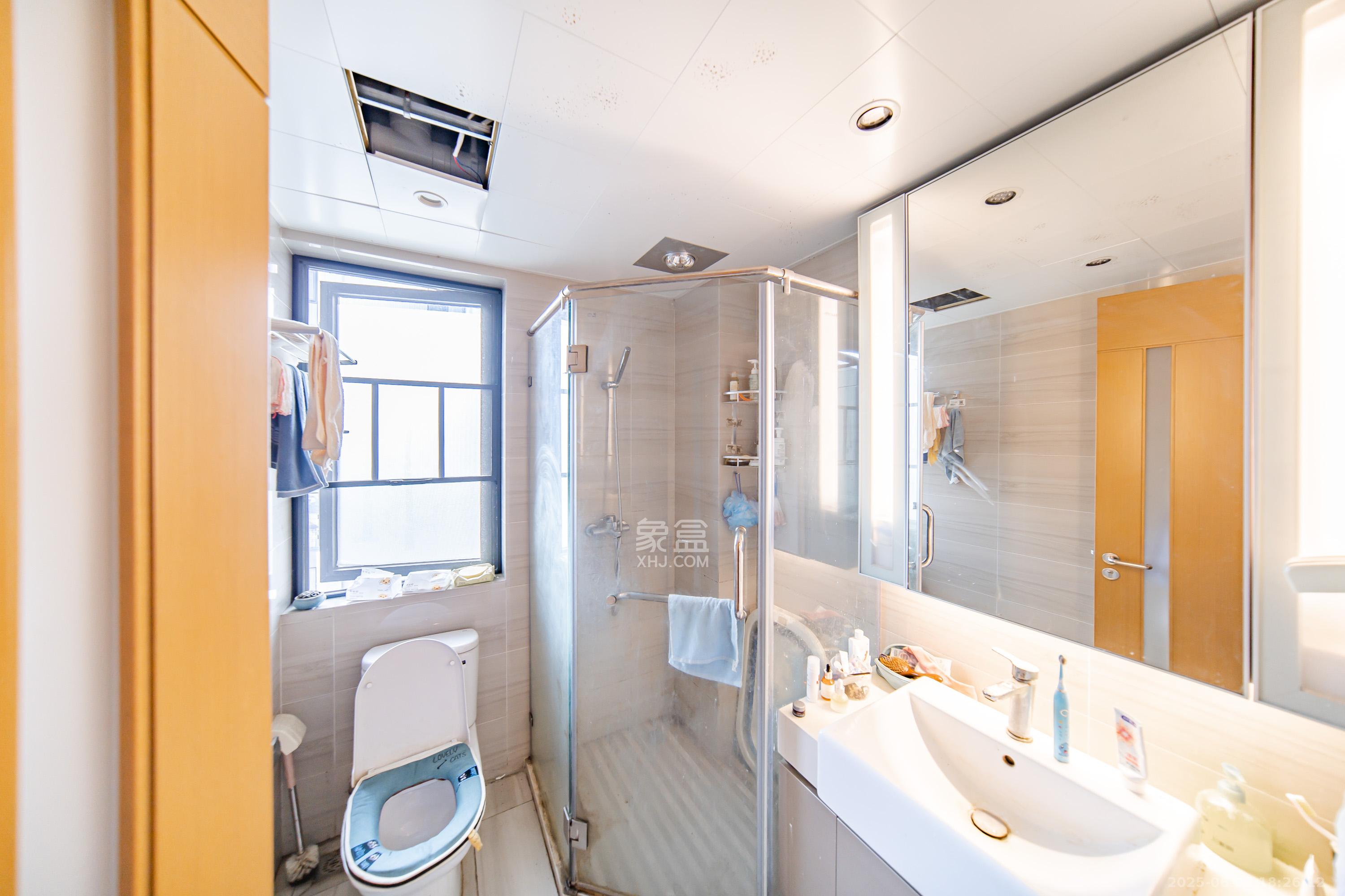 阳光100一期、四五期  2室1厅1卫    84.8万卫生间