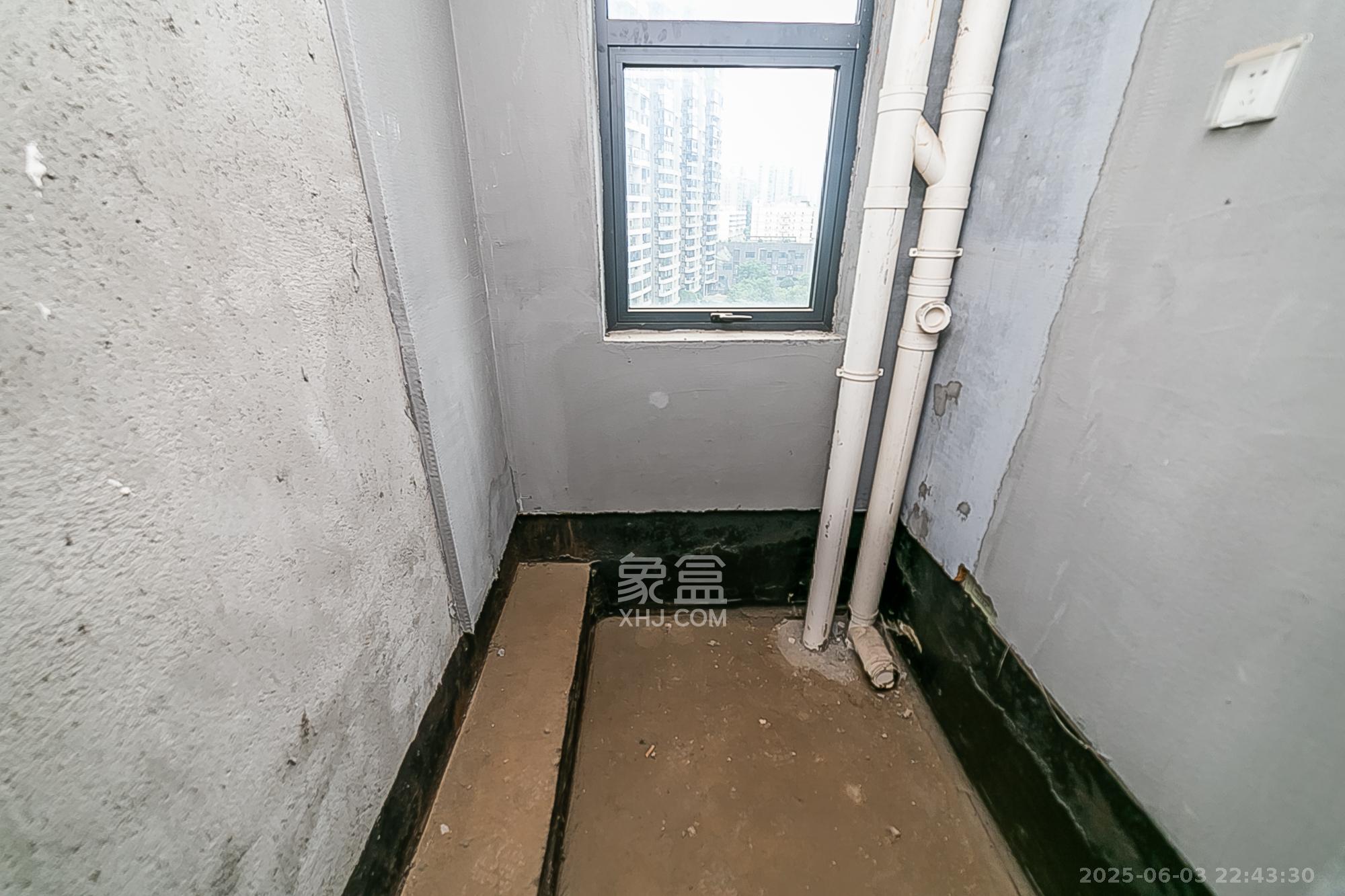 天鸿天府(天鸿中央大院) 3室2厅2卫 95.0万 天鸿天府(天鸿中央大院) 3室2厅2卫 95.0万卫生间