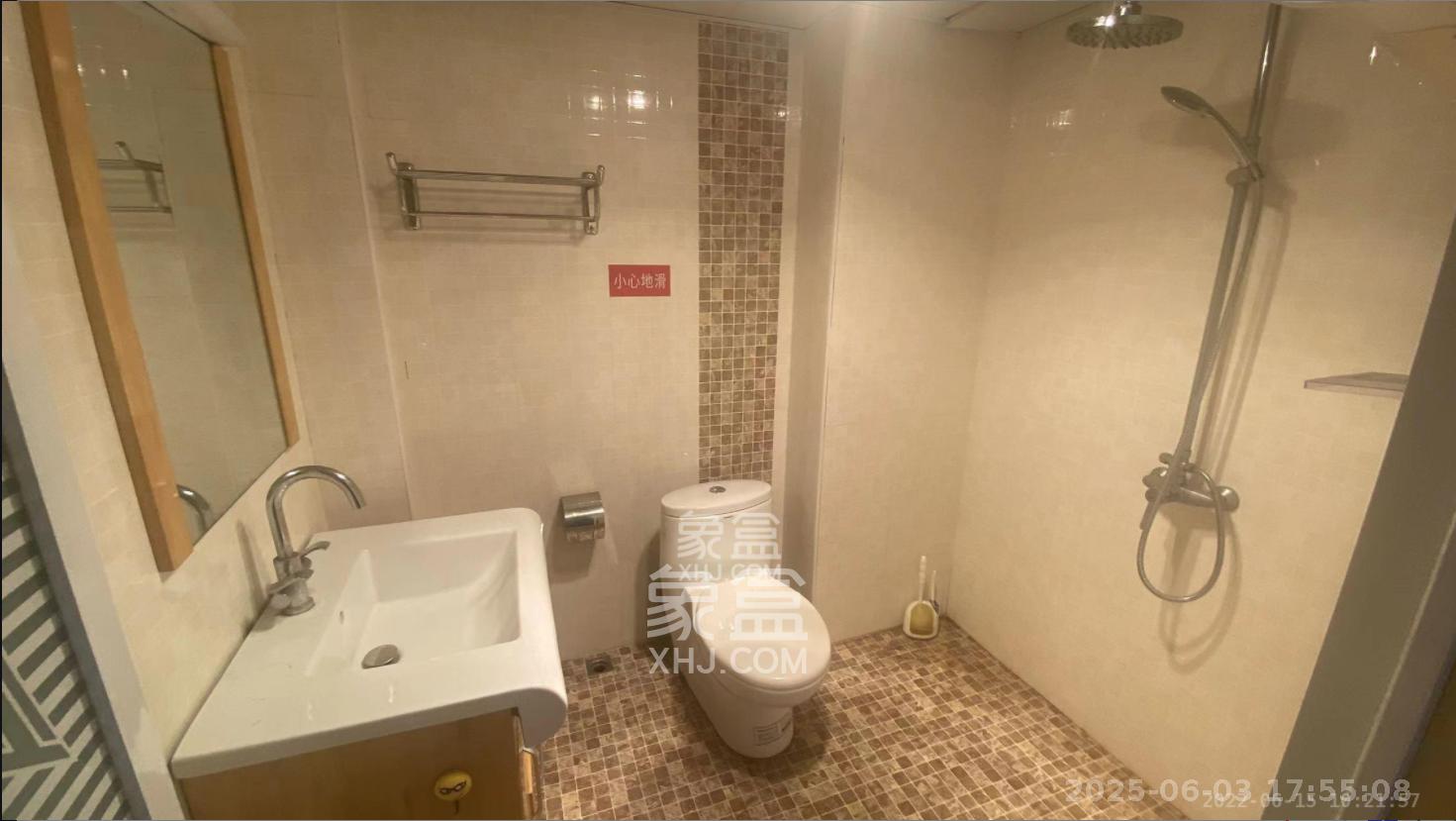 奋飞一百小区  4室2厅2卫   1500.00元/月室内图