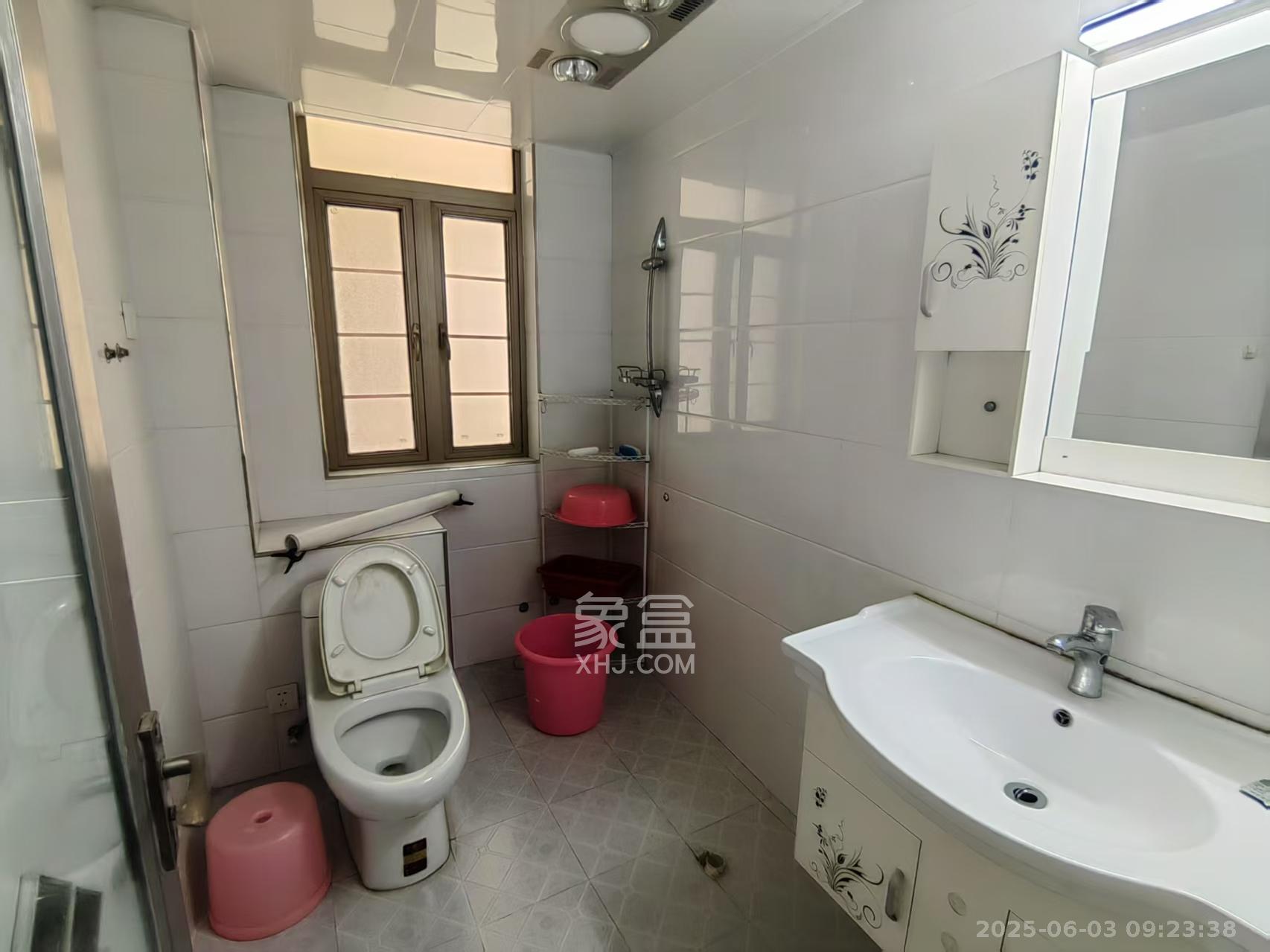 长沙玫瑰园 3室2厅2卫 2000.0元/月 长沙玫瑰园 3室2厅2卫 2000.0元/月室内图