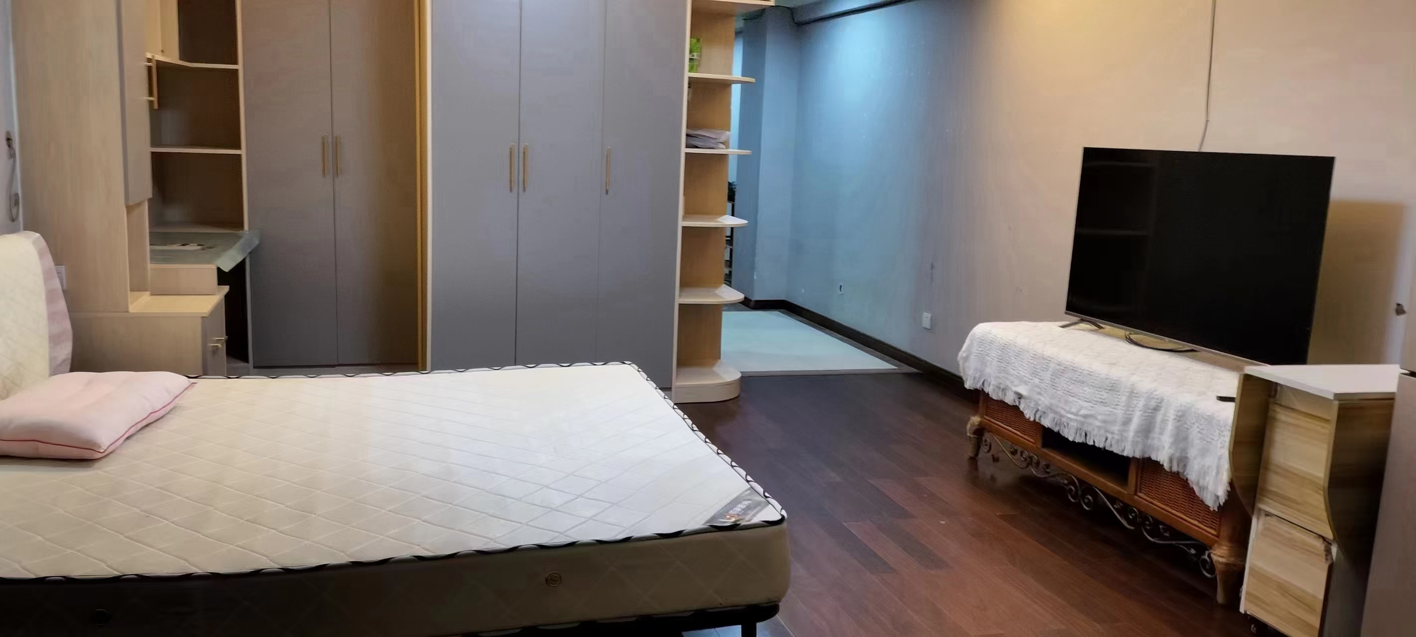 万科浪琴湾 1室1厅1卫 100.0万 万科浪琴湾 1室1厅1卫 100.0万客厅