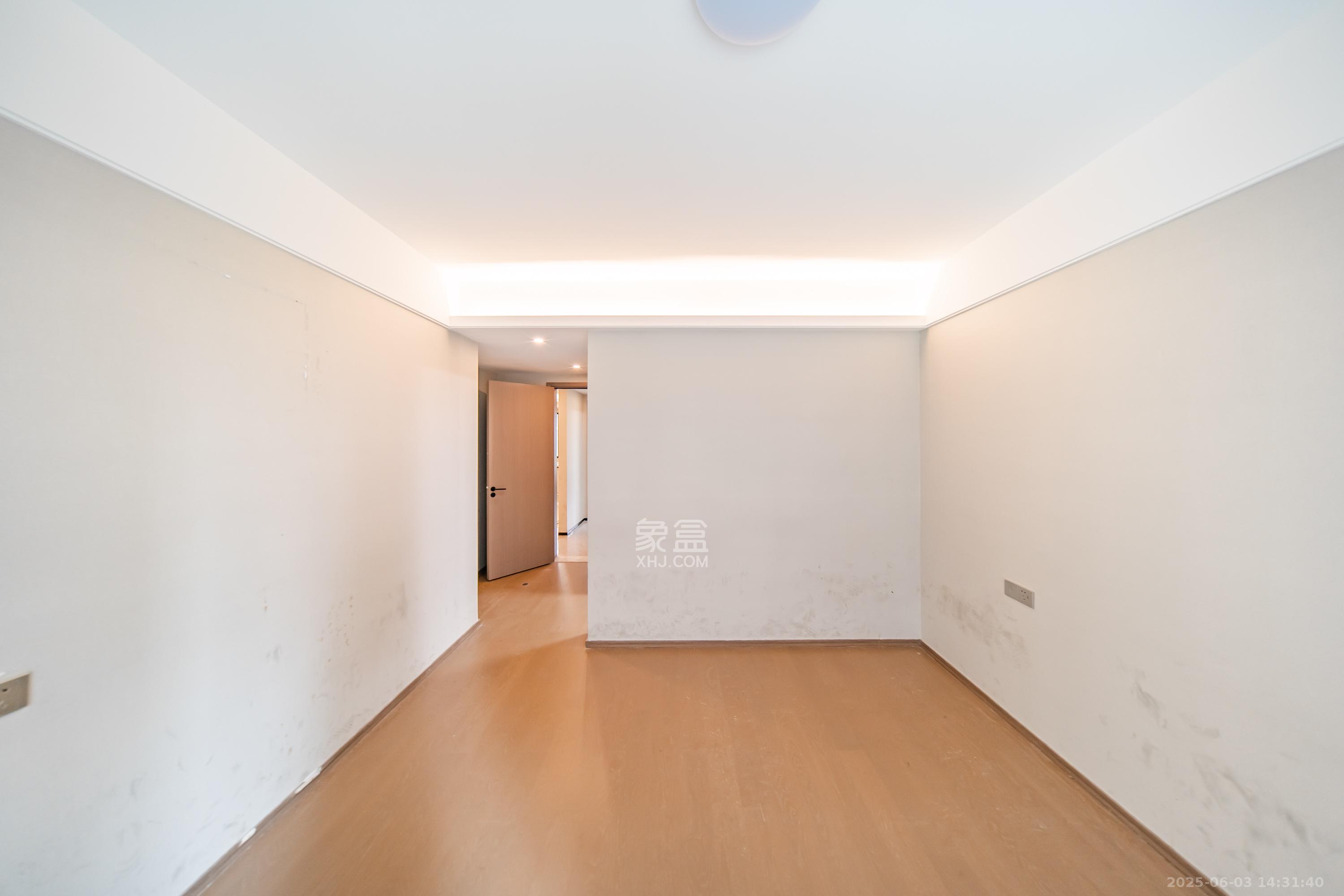 建发电建江山悦  4室2厅2卫   160.00万卧室