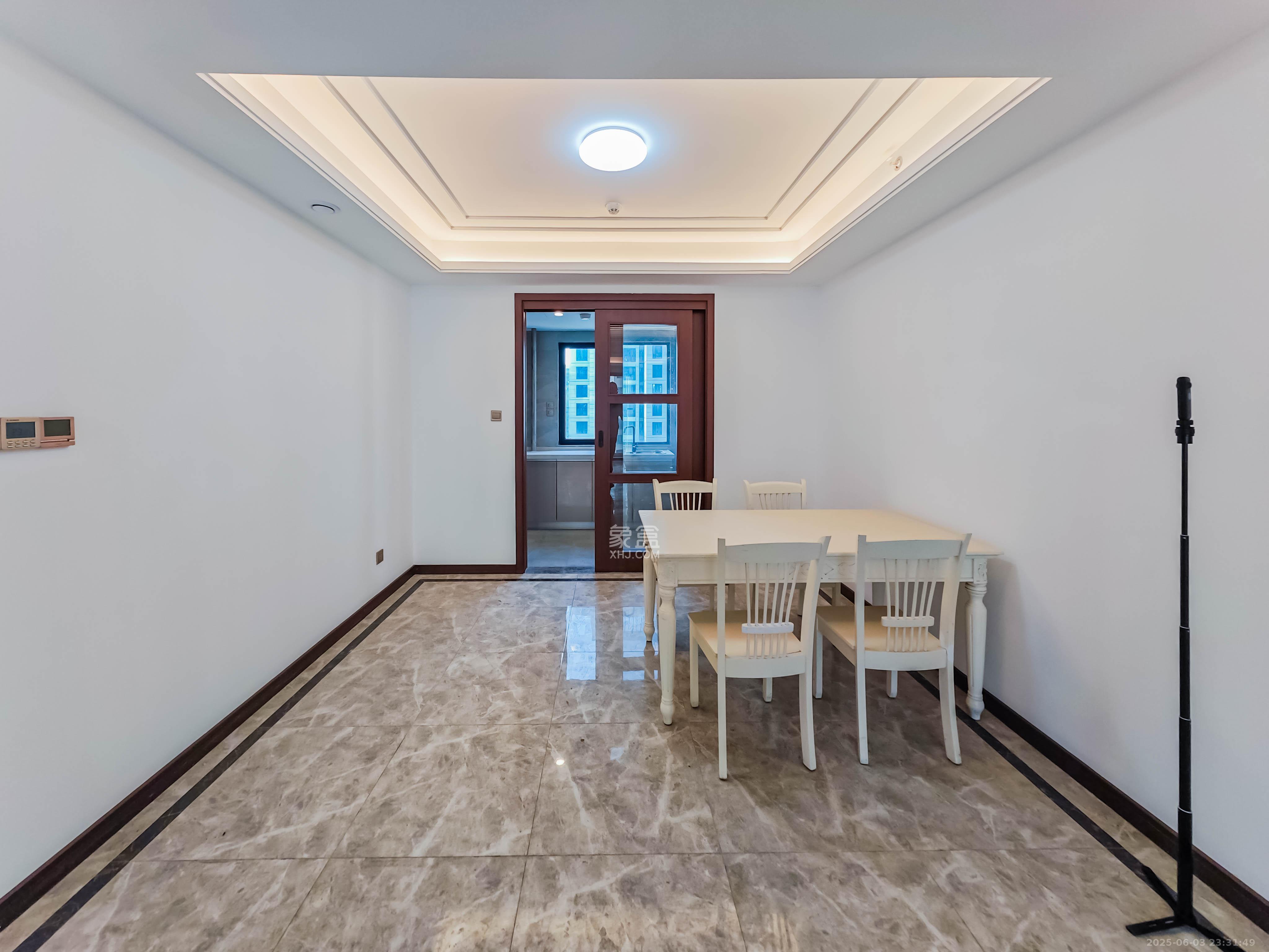 绿地长沙城际空间站（绿地新里佳苑）  5室2厅3卫    200.0万客厅