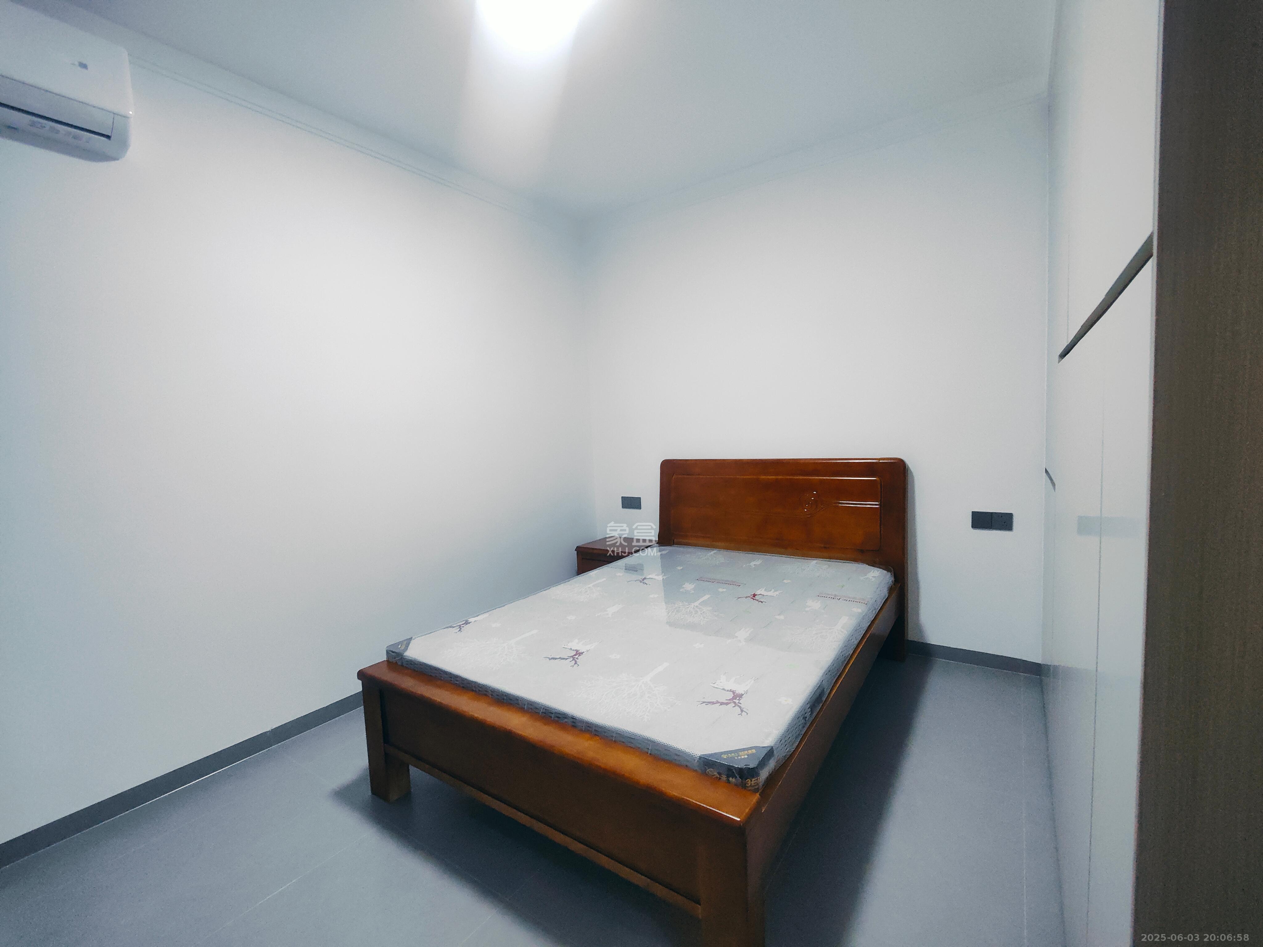 先锋新宇  3室1厅1卫   2000.00元/月室内图