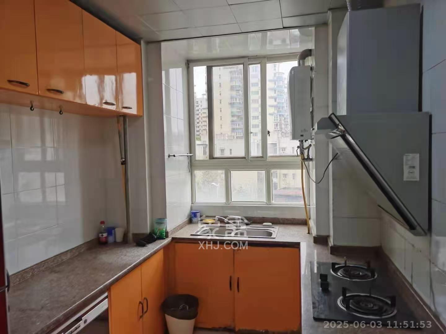 富绿新村  1室2厅1卫    1600.0元/月 富绿新村  1室2厅1卫    1600.0元/月室内图