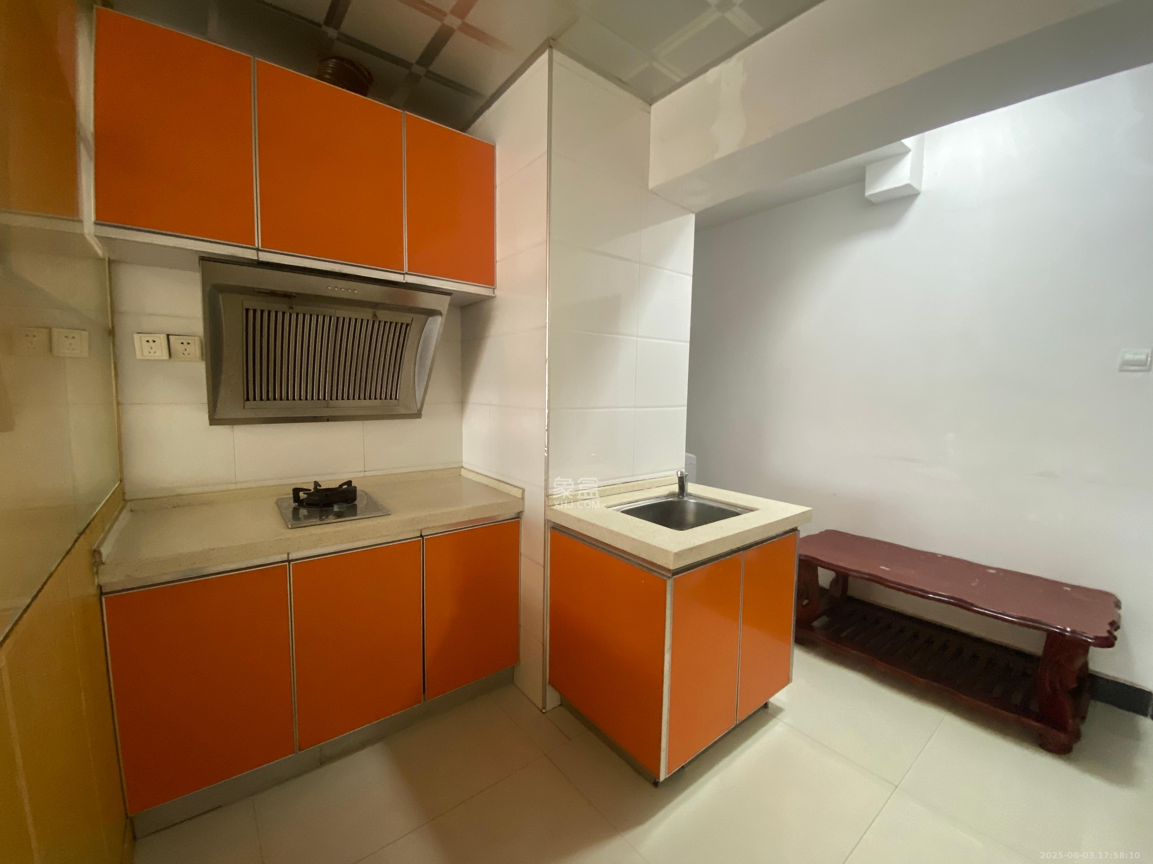 华天LOHO小镇 2室2厅1卫 1300.0元/月 华天LOHO小镇 2室2厅1卫 1300.0元/月室内图