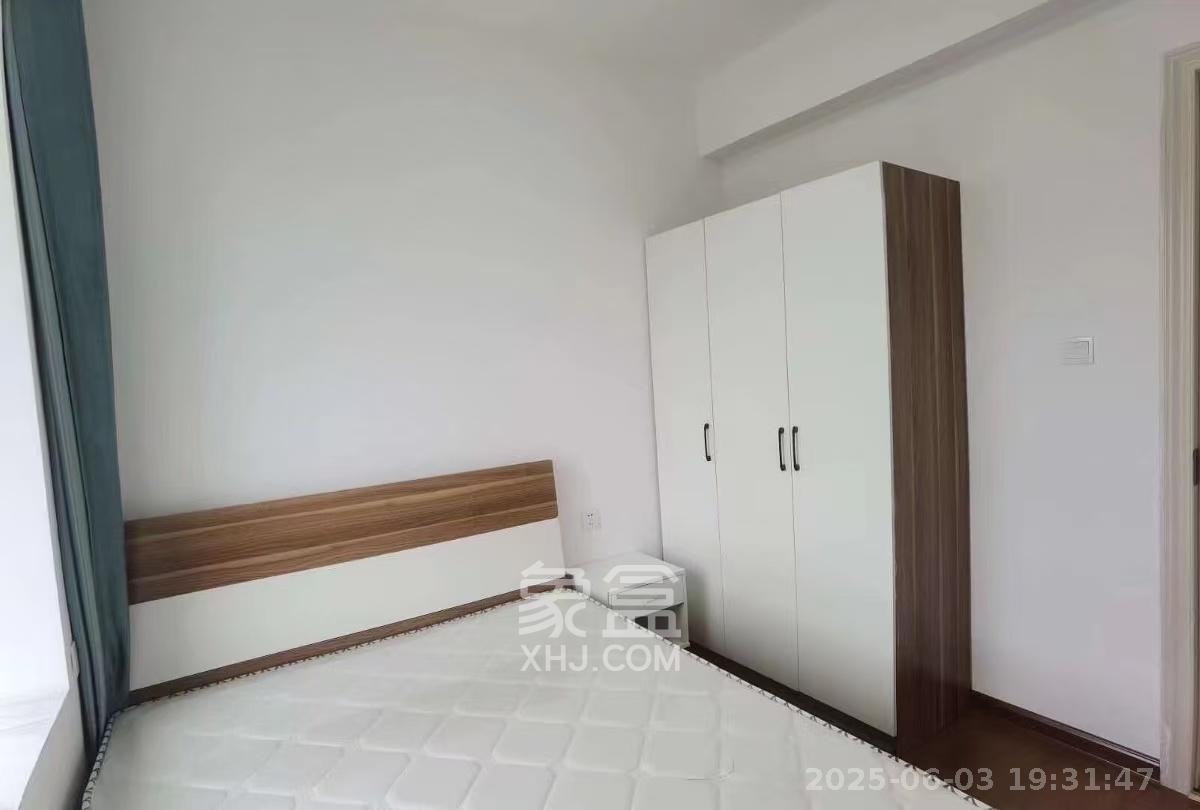 钱隆世家  4室2厅2卫   2300.00元/月室内图