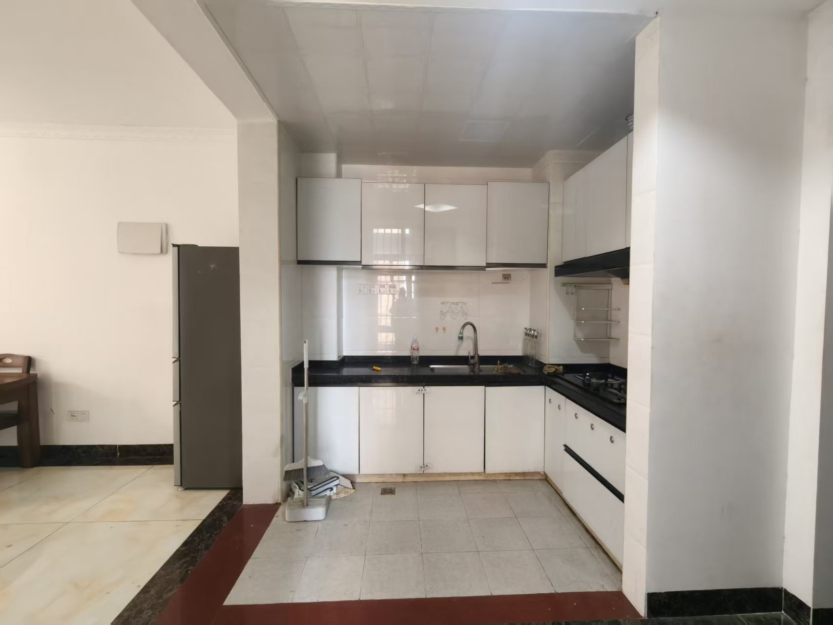 昌茂水木清华  2室2厅1卫    2300.0元/月 昌茂水木清华  2室2厅1卫    2300.0元/月室内图