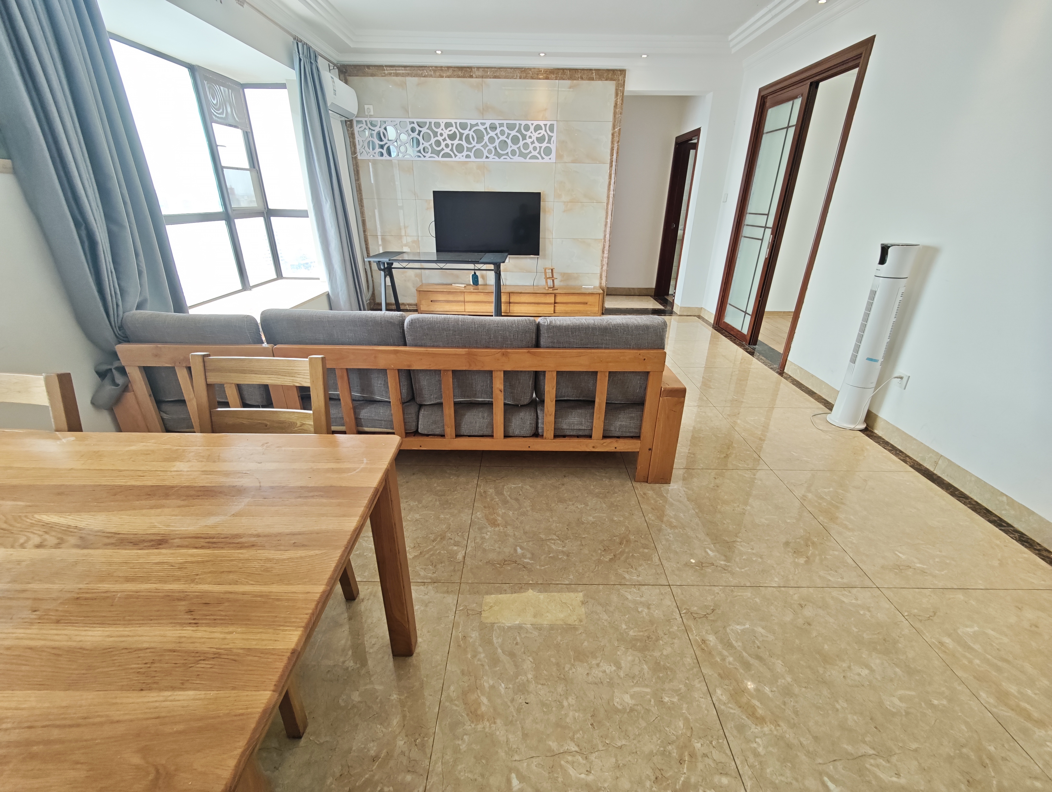 海悦东方  3室2厅2卫    151.3万 海悦东方  3室2厅2卫    151.3万客厅