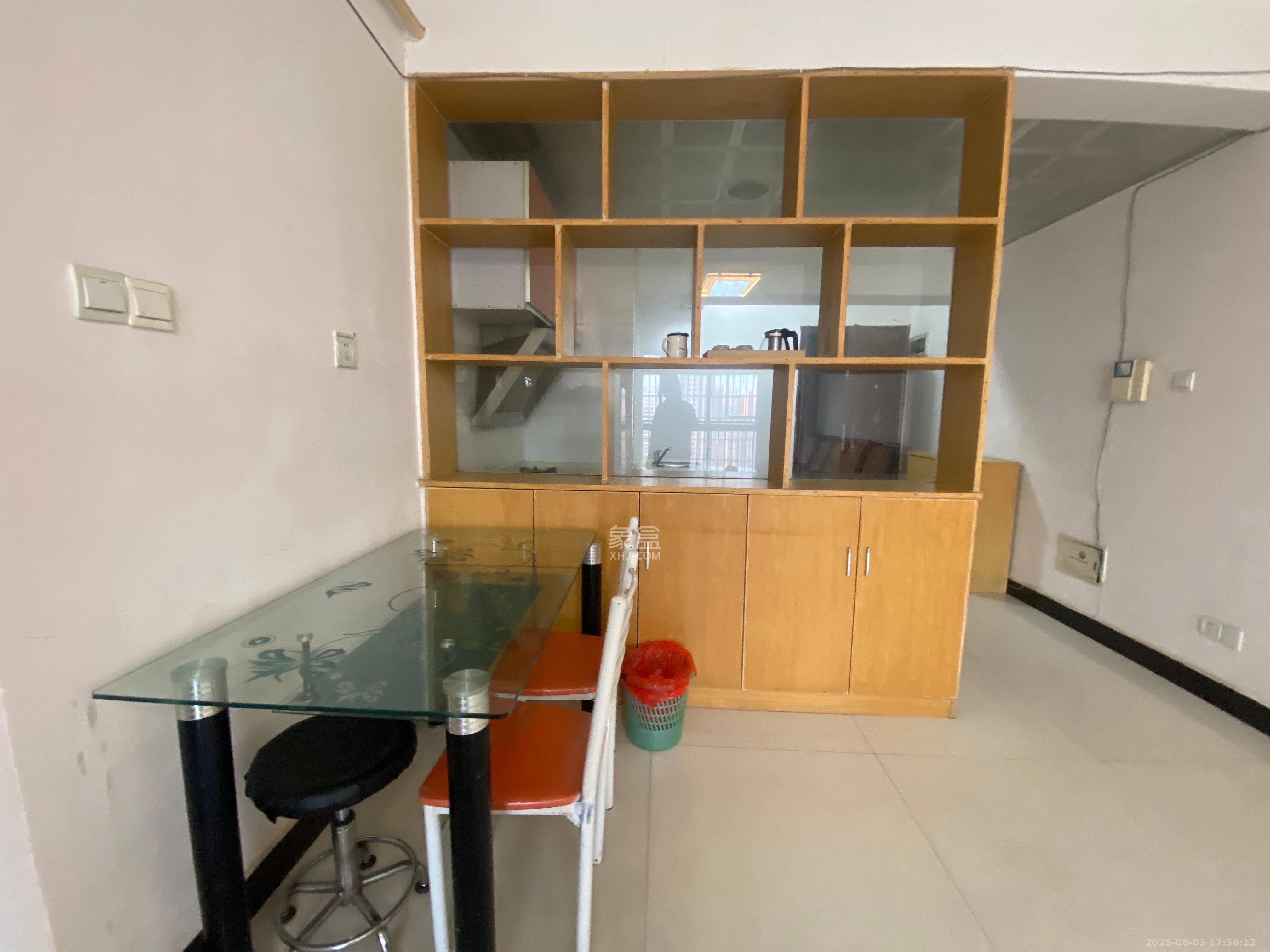 华天LOHO小镇 2室2厅1卫 1300.0元/月 华天LOHO小镇 2室2厅1卫 1300.0元/月室内图