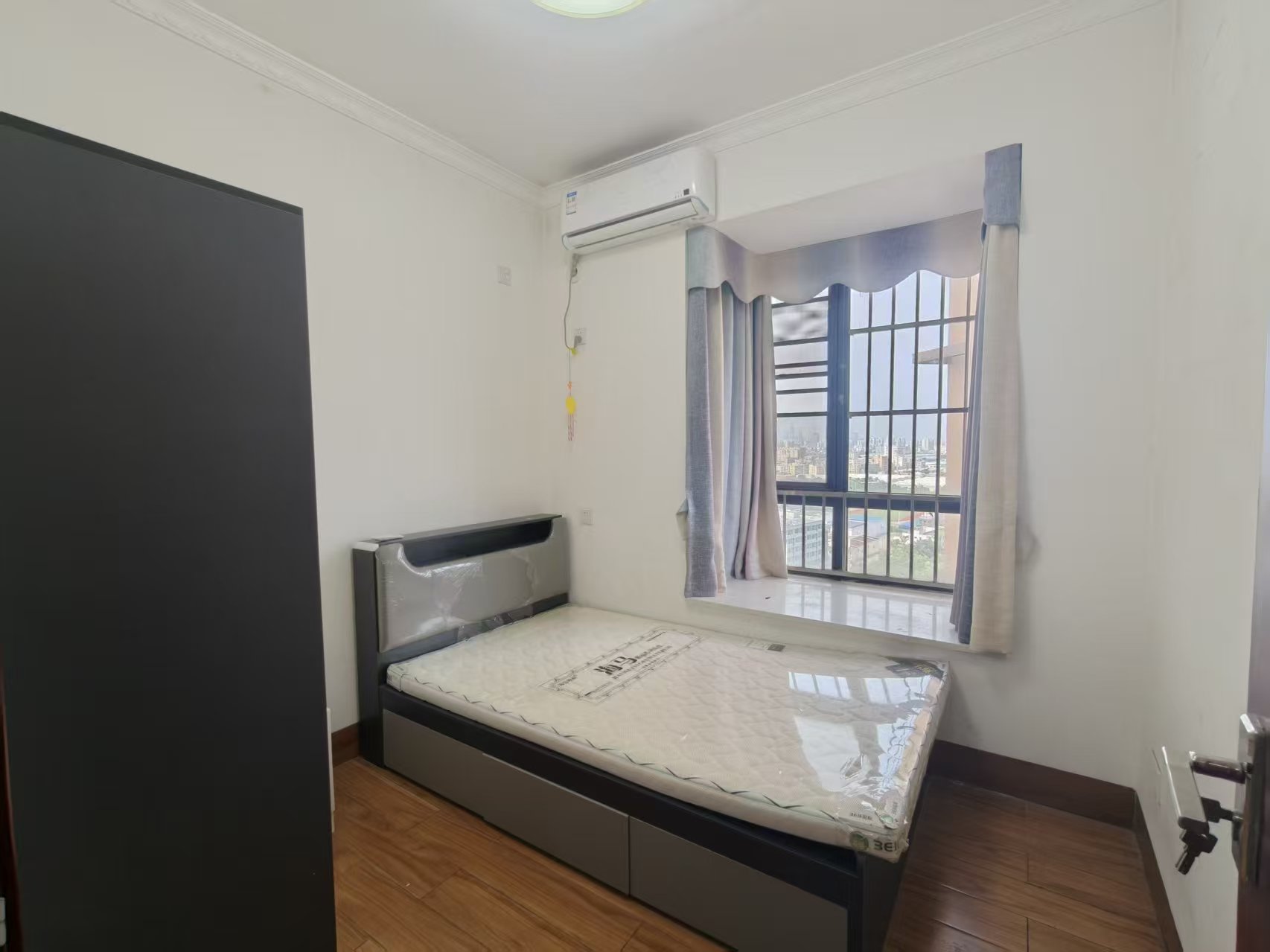 昌茂水木清华  2室2厅1卫    2300.0元/月 昌茂水木清华  2室2厅1卫    2300.0元/月室内图