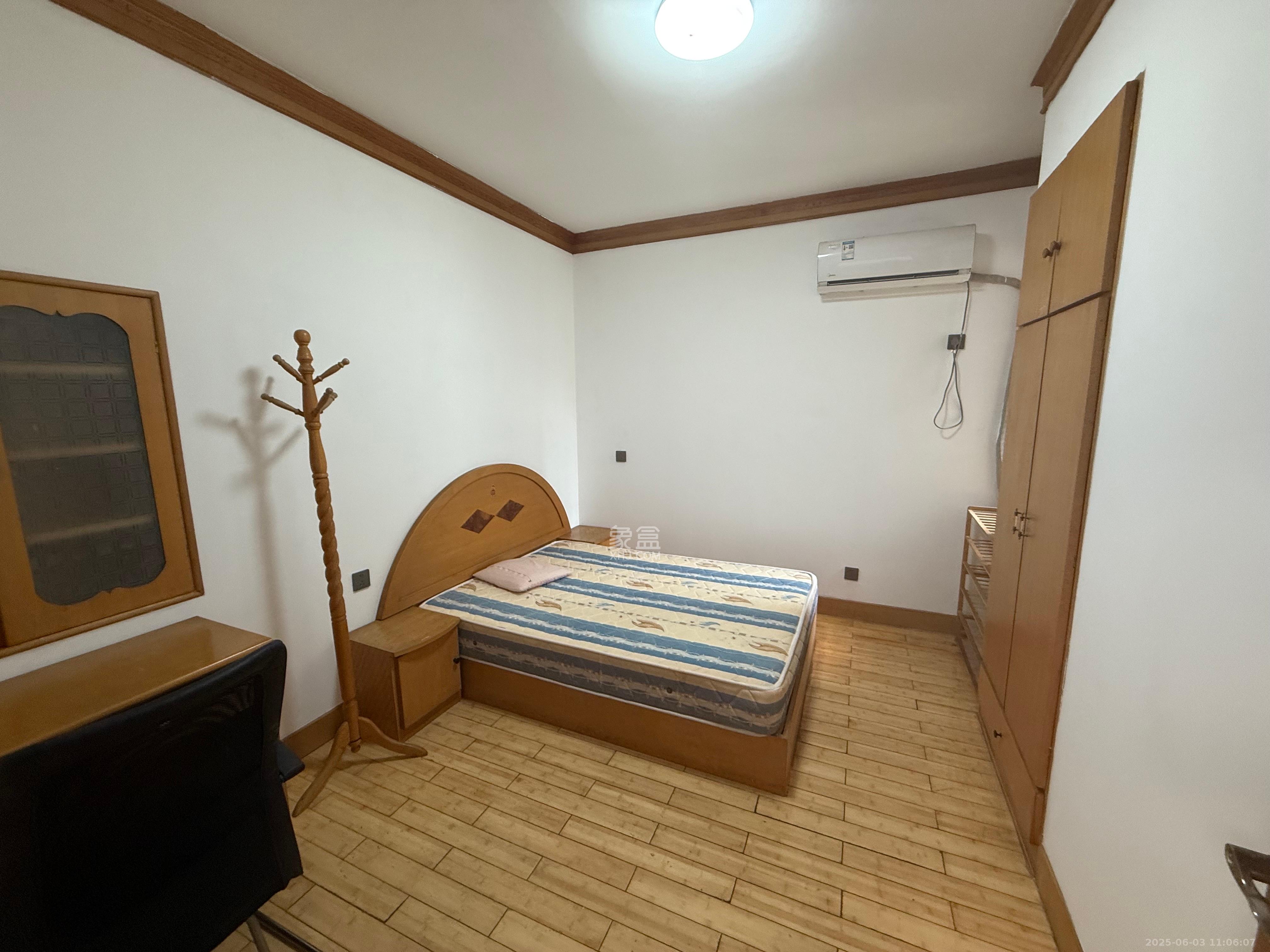 司法厅宿舍  3室1厅2卫    3000.0元/月室内图