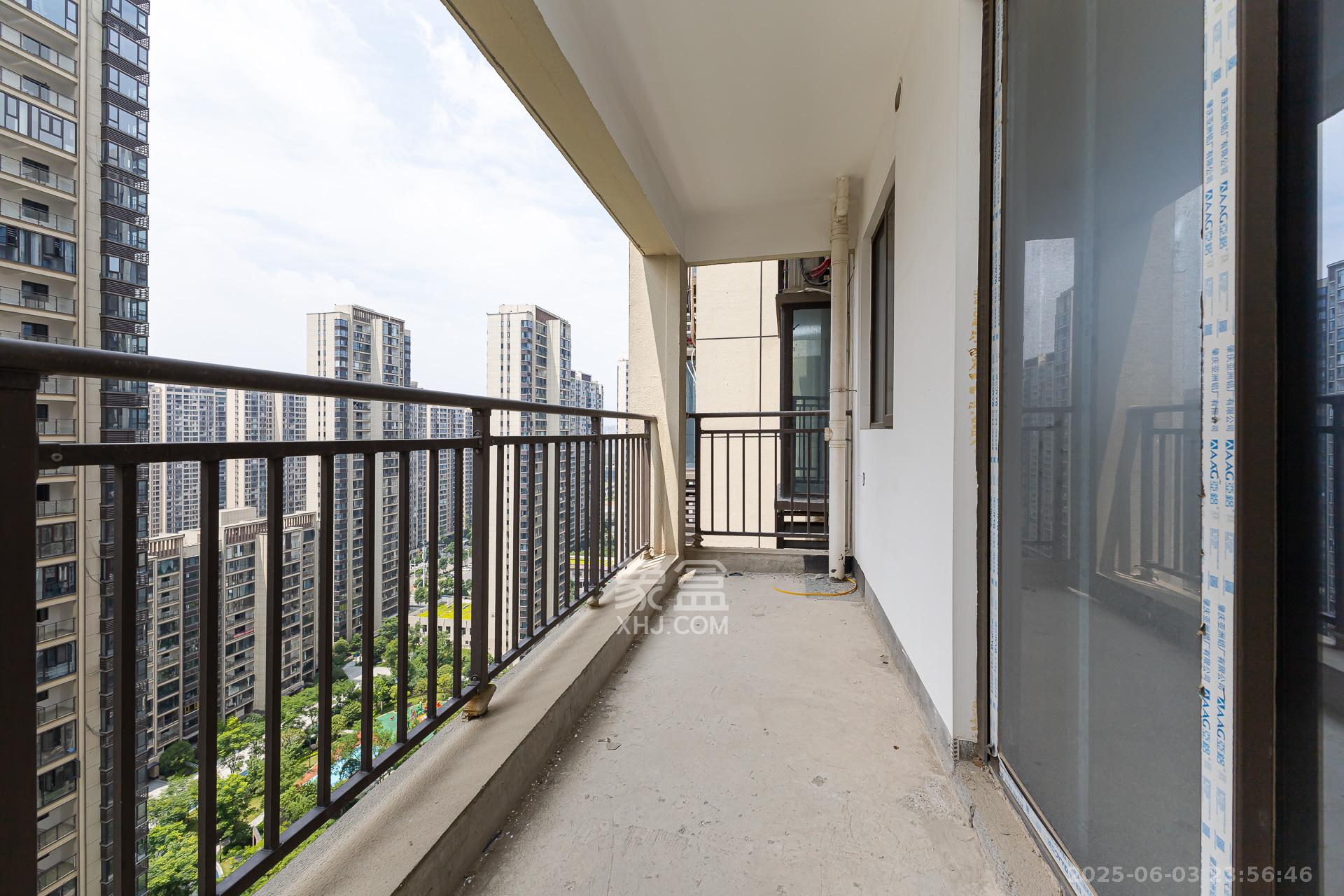 润和湘江天地D区 4室2厅2卫 160.0万 润和湘江天地D区 4室2厅2卫 160.0万阳台