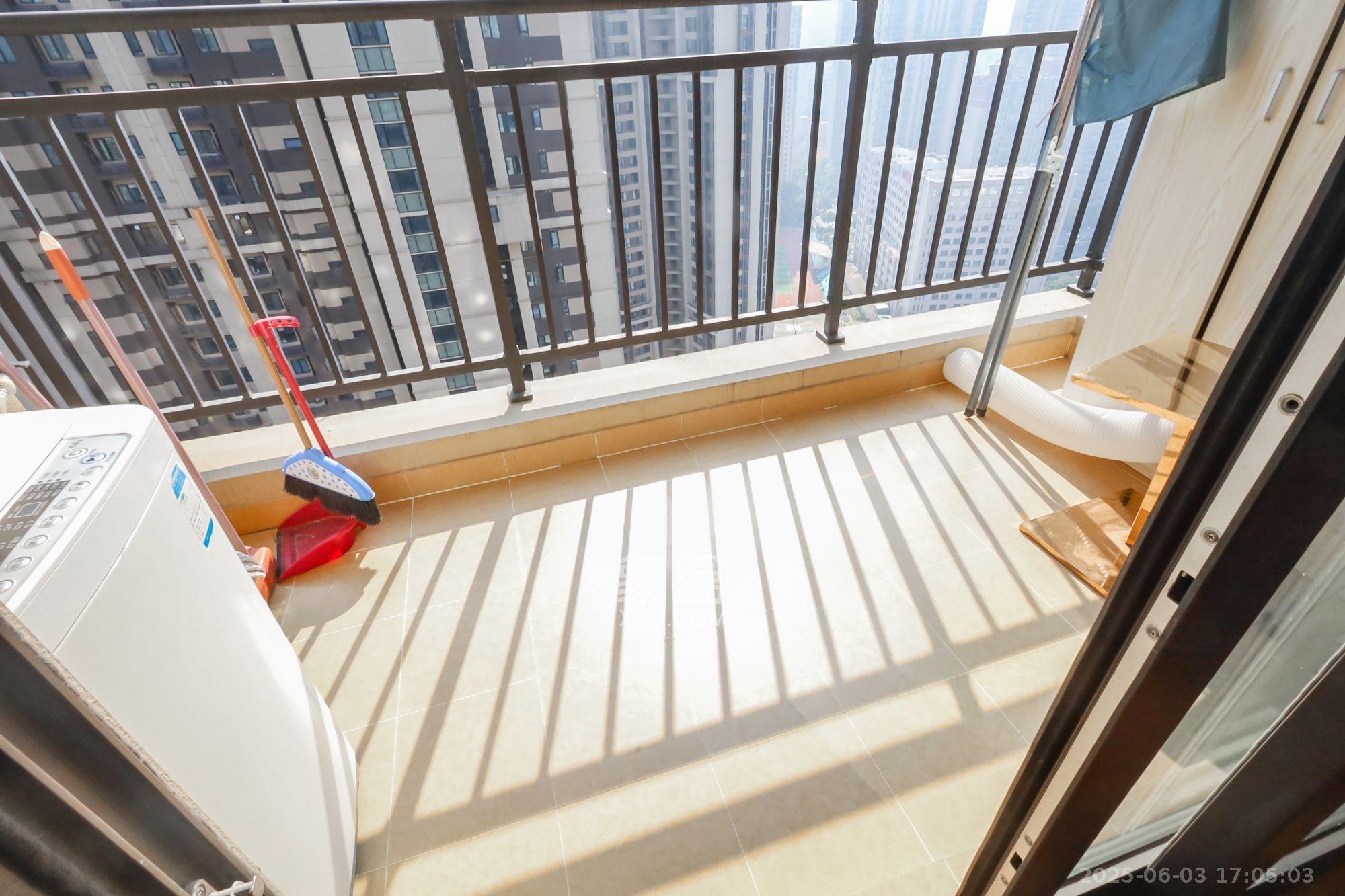 万科里金域国际 3室2厅2卫 3500.0元/月 万科里金域国际 3室2厅2卫 3500.0元/月室内图