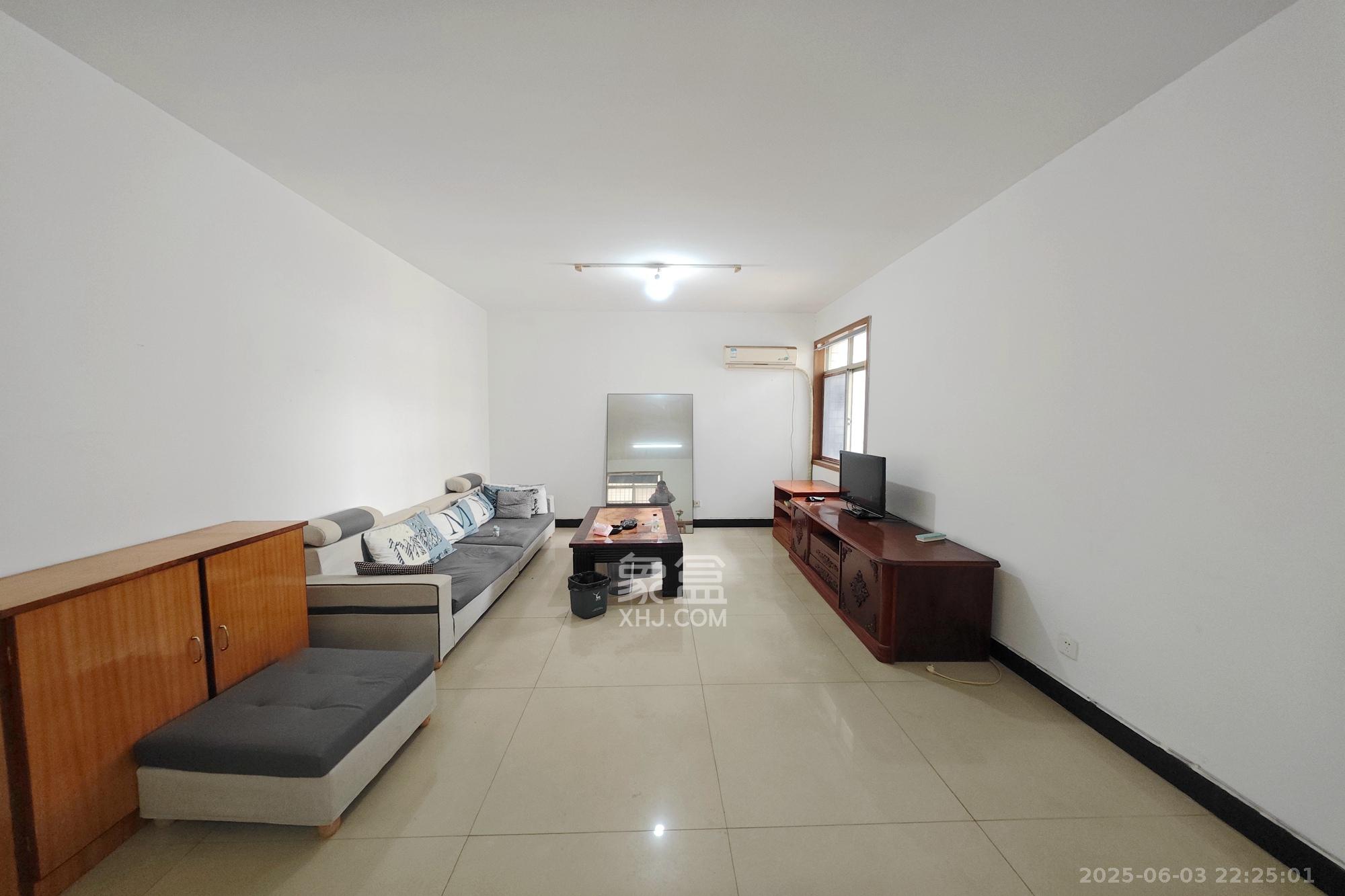 东方新世界  2室2厅1卫    60.0万 东方新世界  2室2厅1卫    60.0万客厅