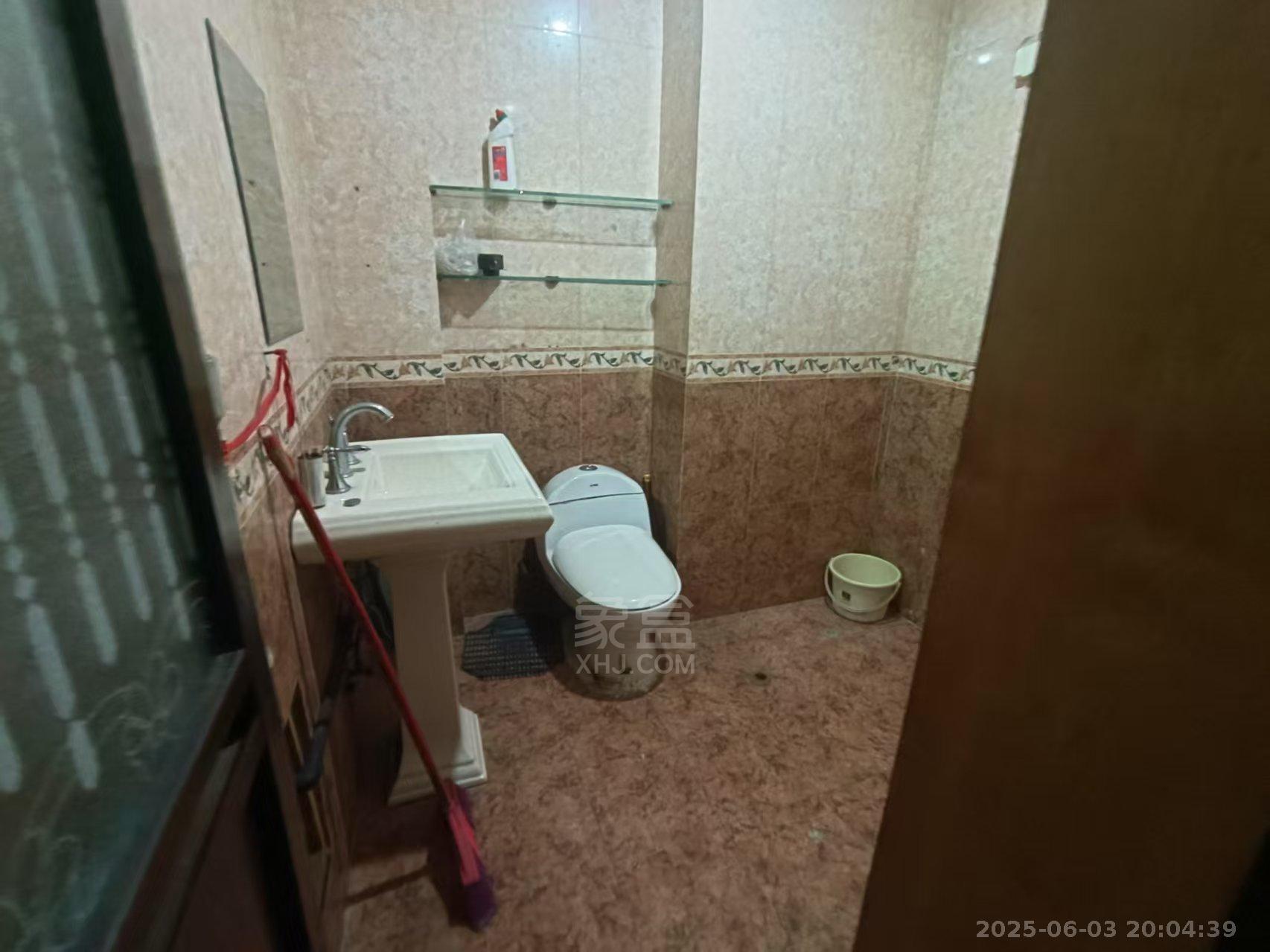 园丁小区 4室2厅2卫 2200.0元/月 园丁小区 4室2厅2卫 2200.0元/月室内图