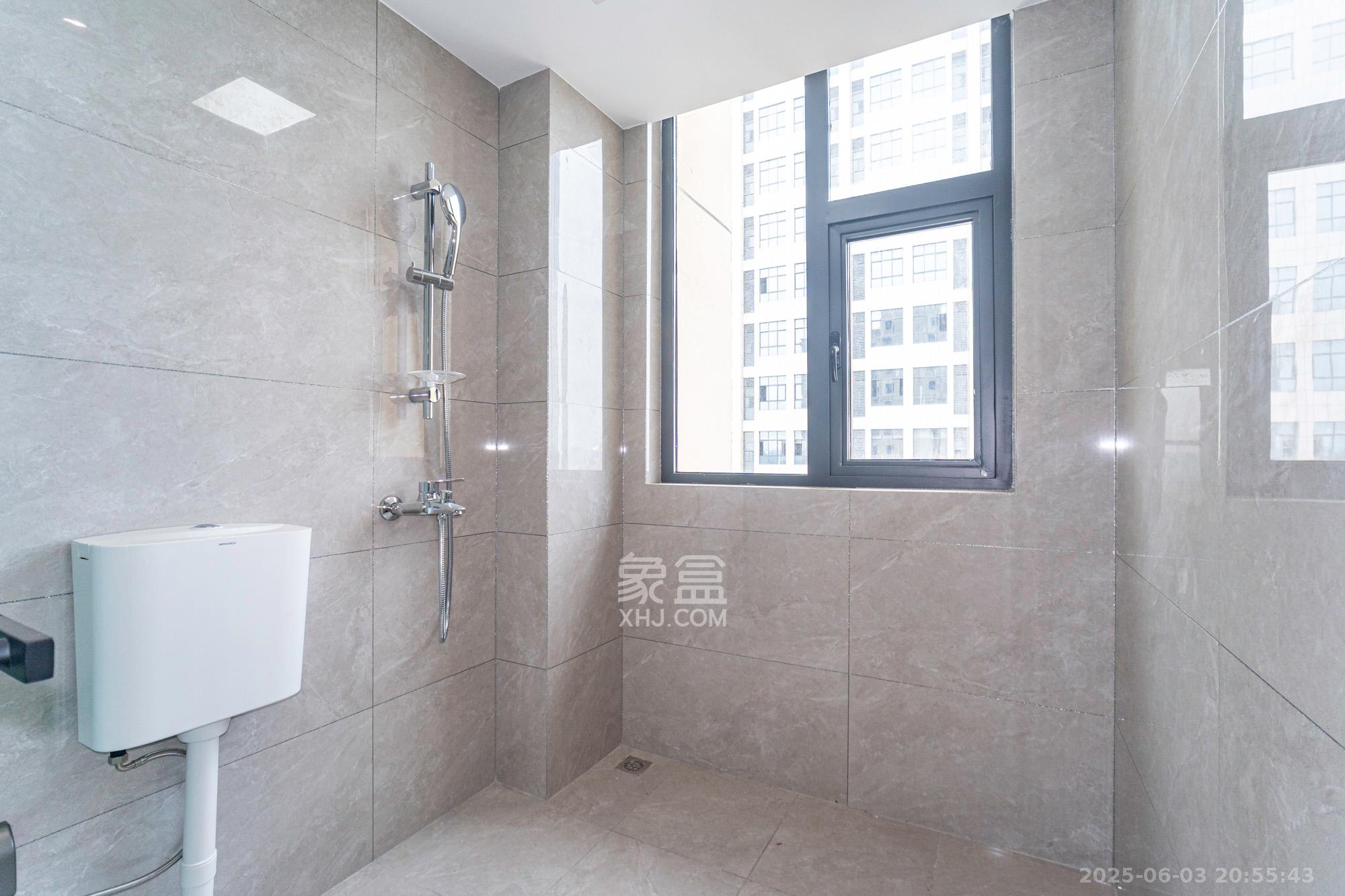 九玺铭城（九玺华府）  4室2厅2卫    112.0万卫生间