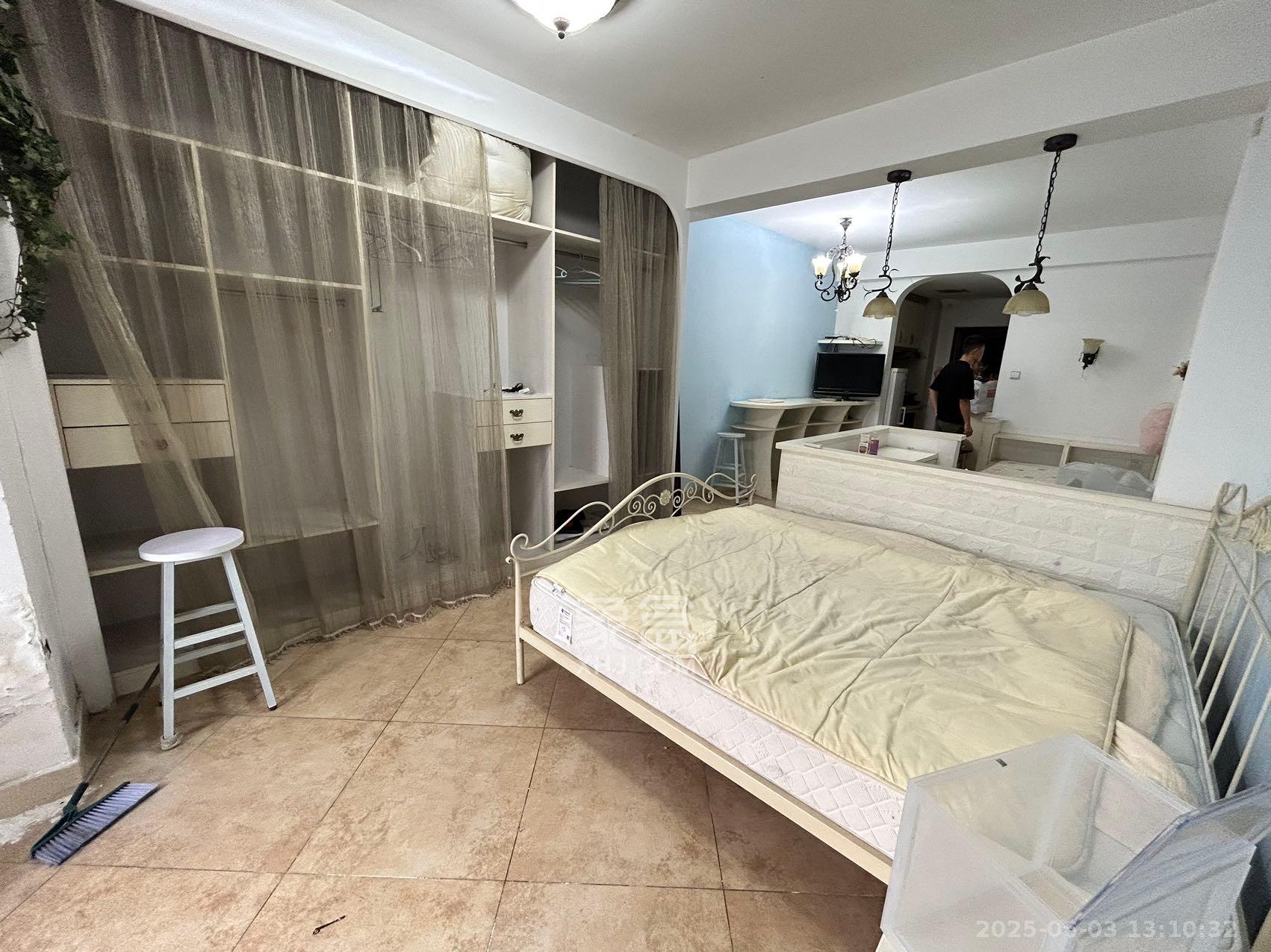 天心华庭 1室1厅1卫 1800.0元/月 天心华庭 1室1厅1卫 1800.0元/月室内图