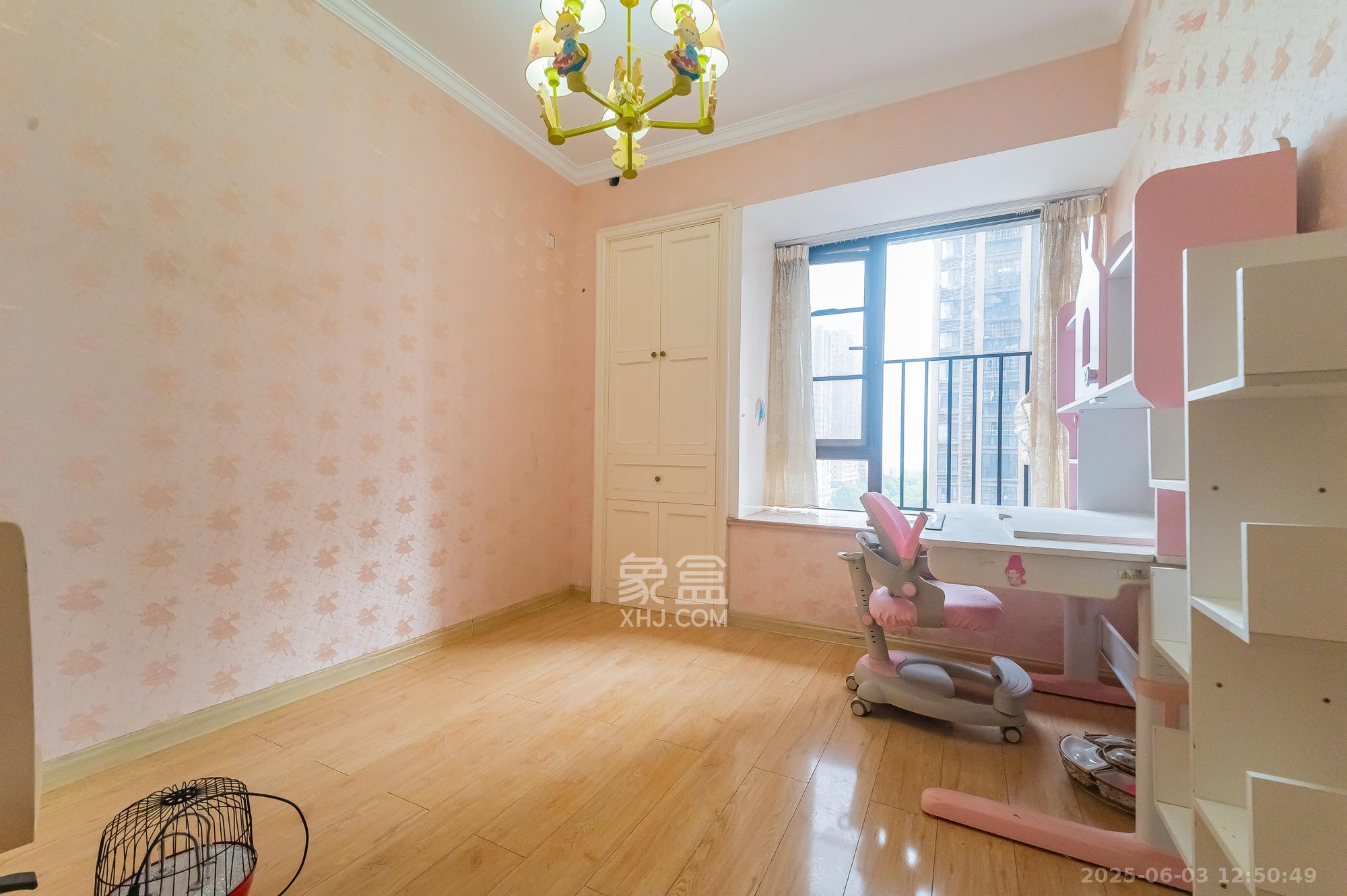 华润凤凰城三期  3室2厅1卫    89.8万卧室