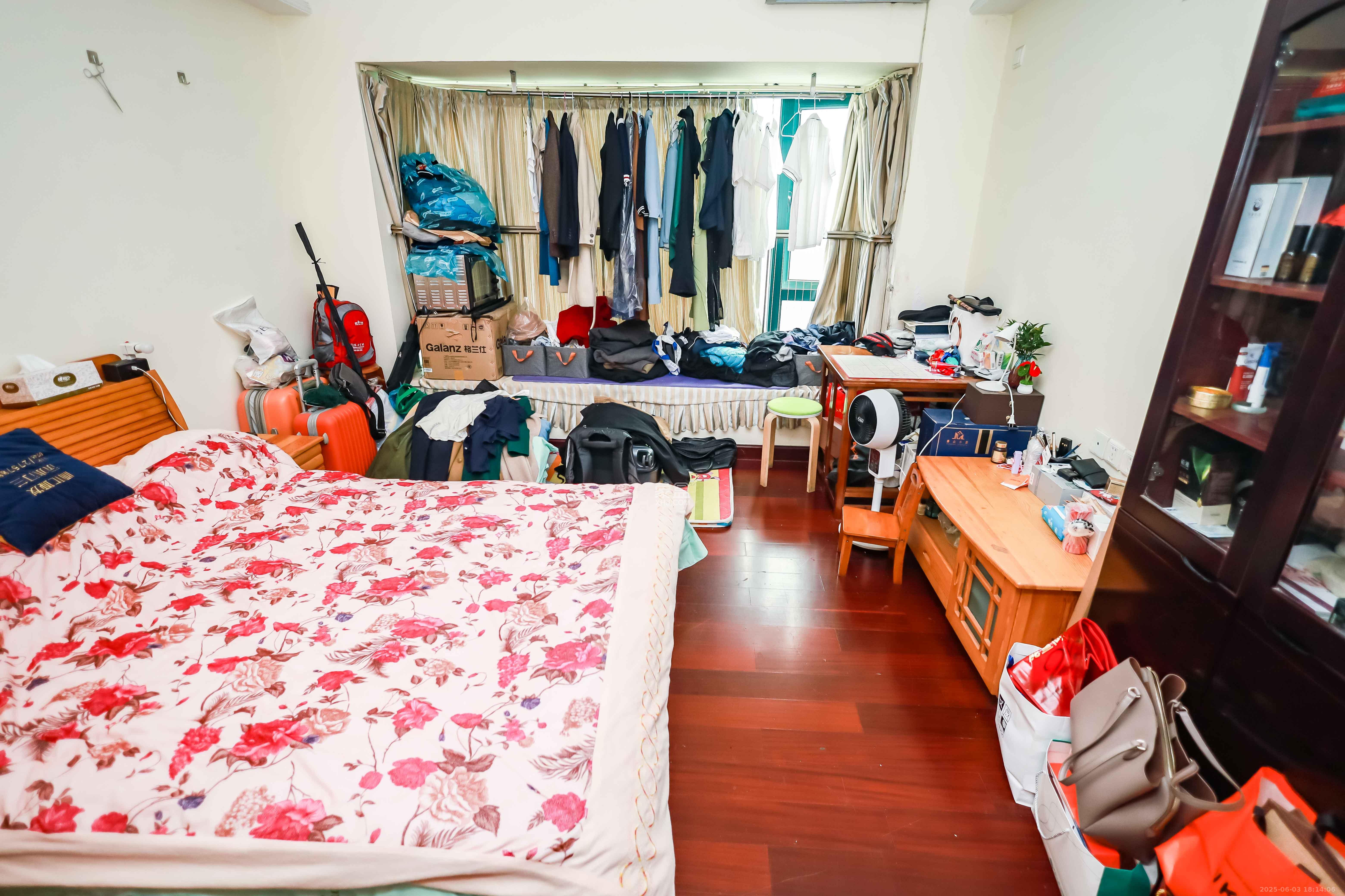 恒大华府 1室1厅1卫 18.5万 恒大华府 1室1厅1卫 18.5万卧室