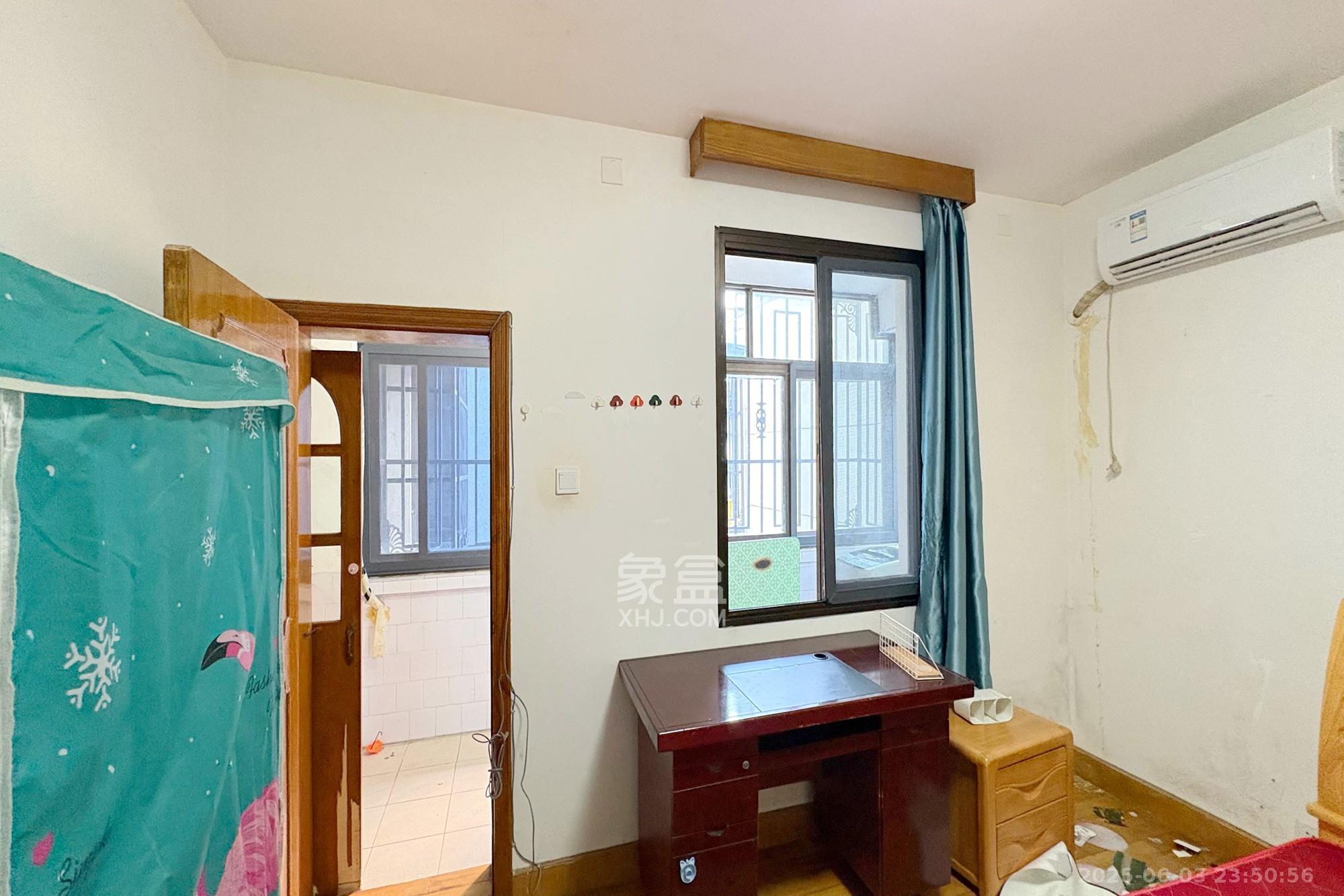 里仁巷22号工商联宿舍 2室1厅1卫 53.8万 里仁巷22号工商联宿舍 2室1厅1卫 53.8万卧室