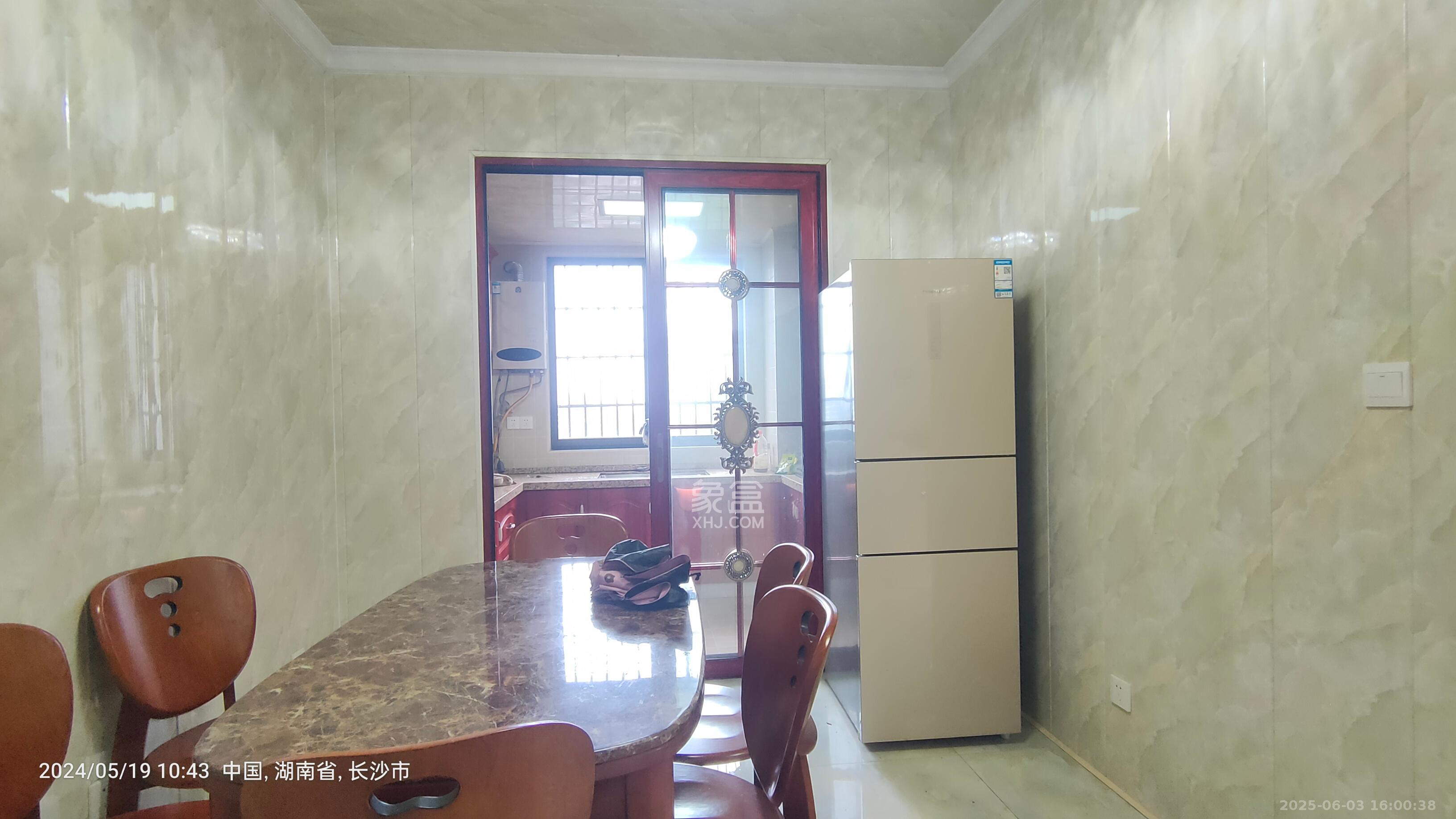 康桥长郡  4室2厅2卫   2500.00元/月室内图