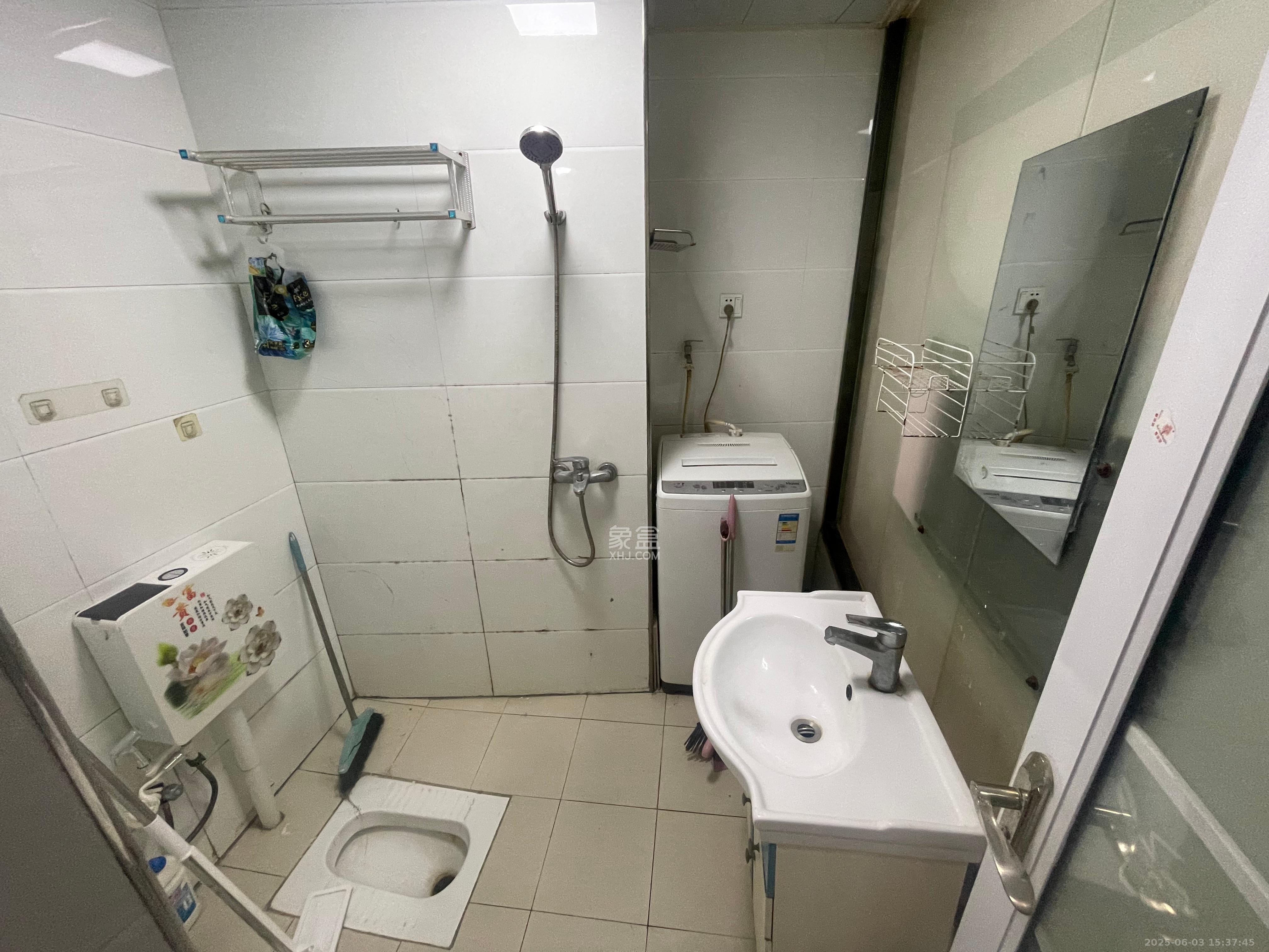 湖韵佳苑 2室2厅1卫 1650.0元/月 湖韵佳苑 2室2厅1卫 1650.0元/月室内图