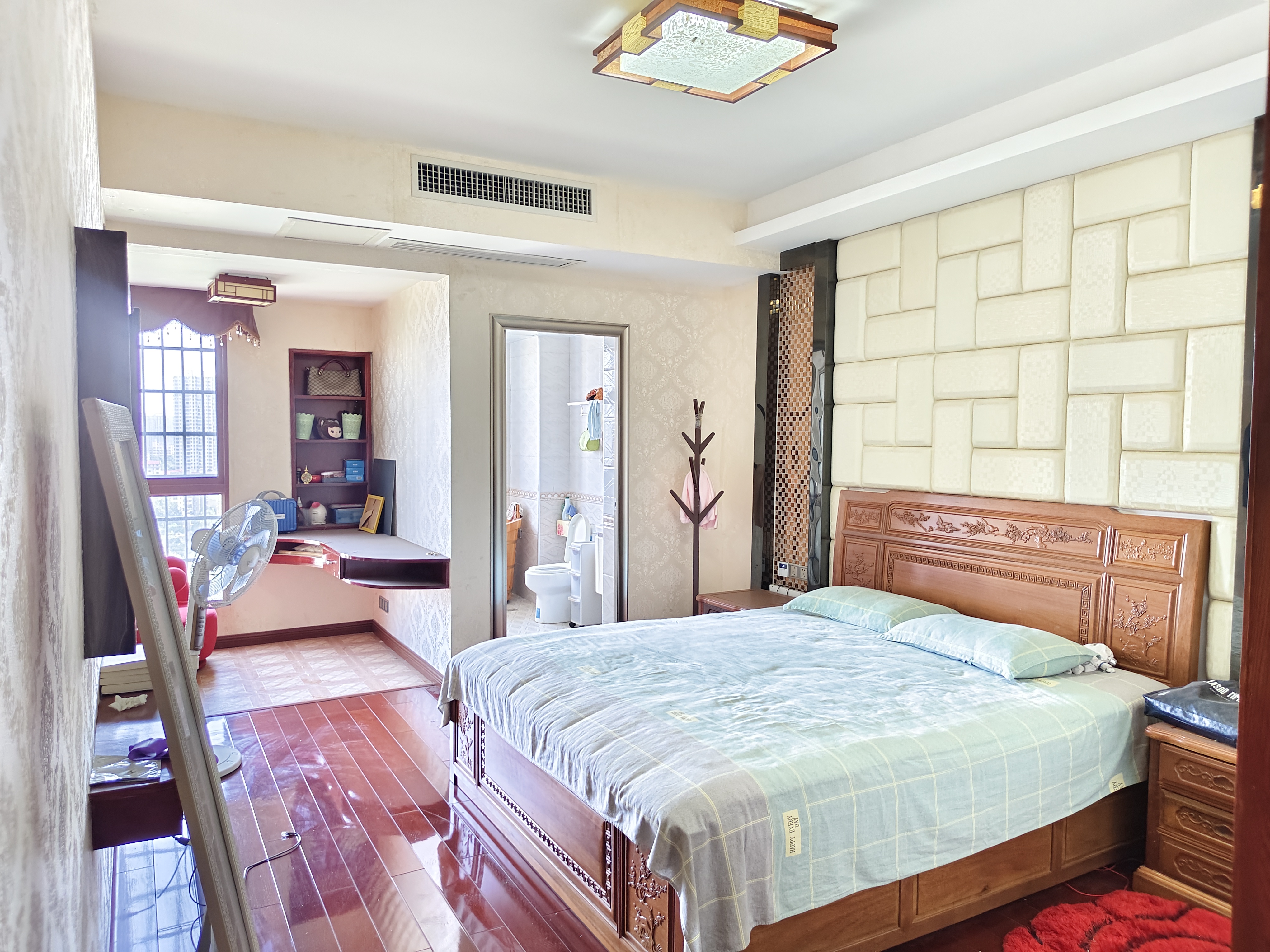 鹏泰路桥大厦 3室2厅2卫 75.0万 鹏泰路桥大厦 3室2厅2卫 75.0万客厅