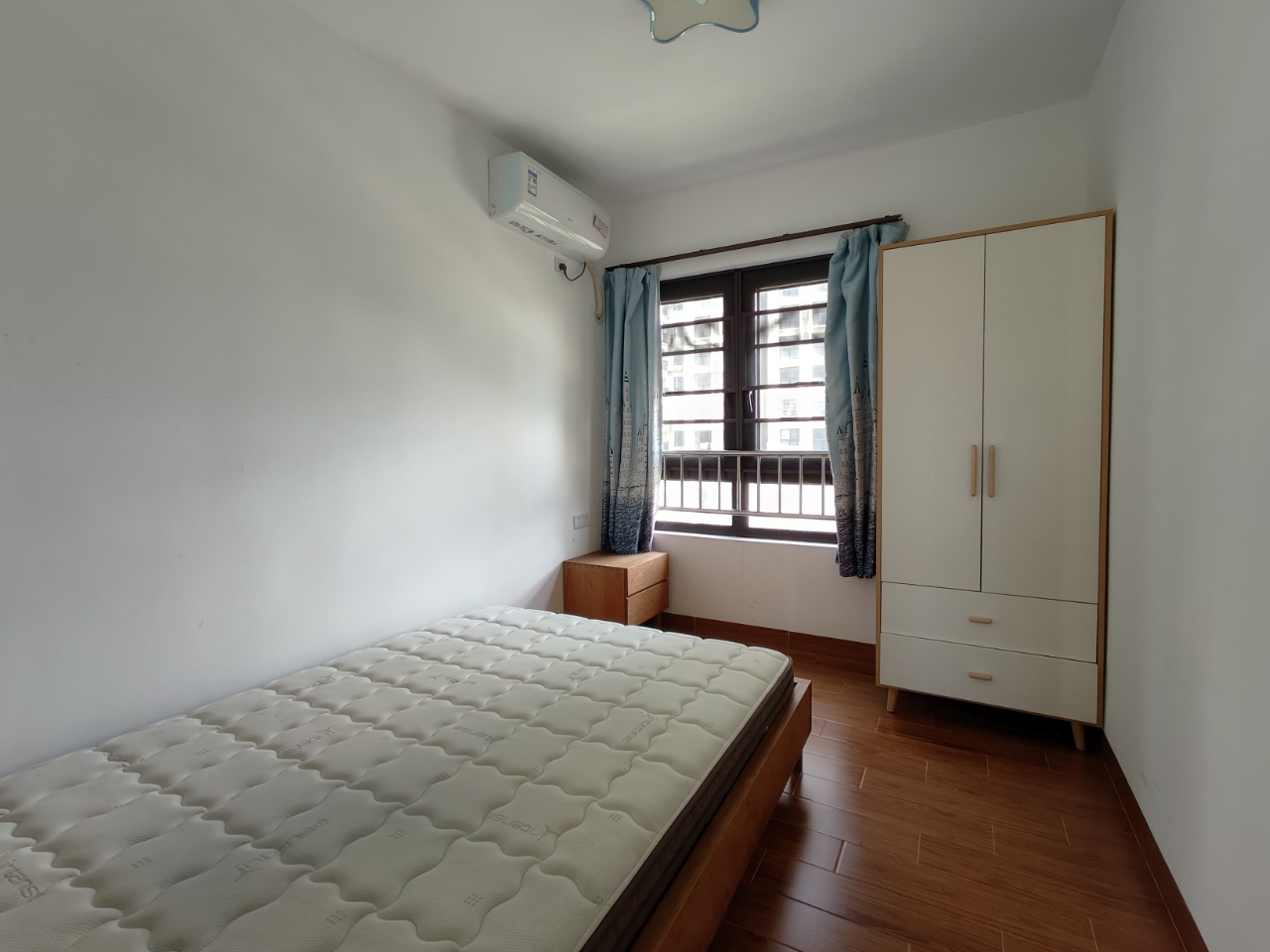 滨海新天地 2室1厅1卫 2600.0元/月 滨海新天地 2室1厅1卫 2600.0元/月室内图