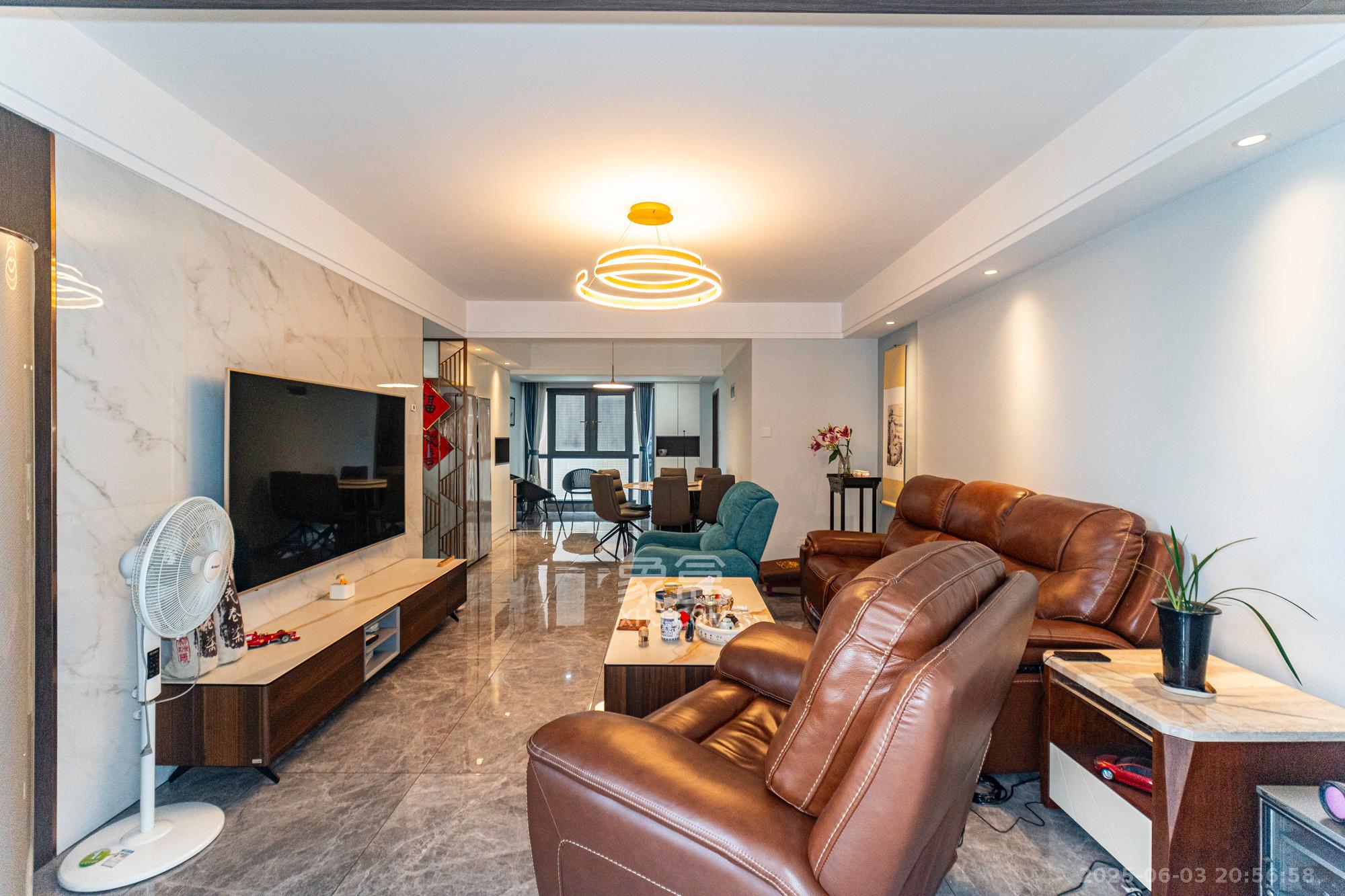 蝴蝶谷 3室2厅2卫 86.8万 蝴蝶谷 3室2厅2卫 86.8万客厅