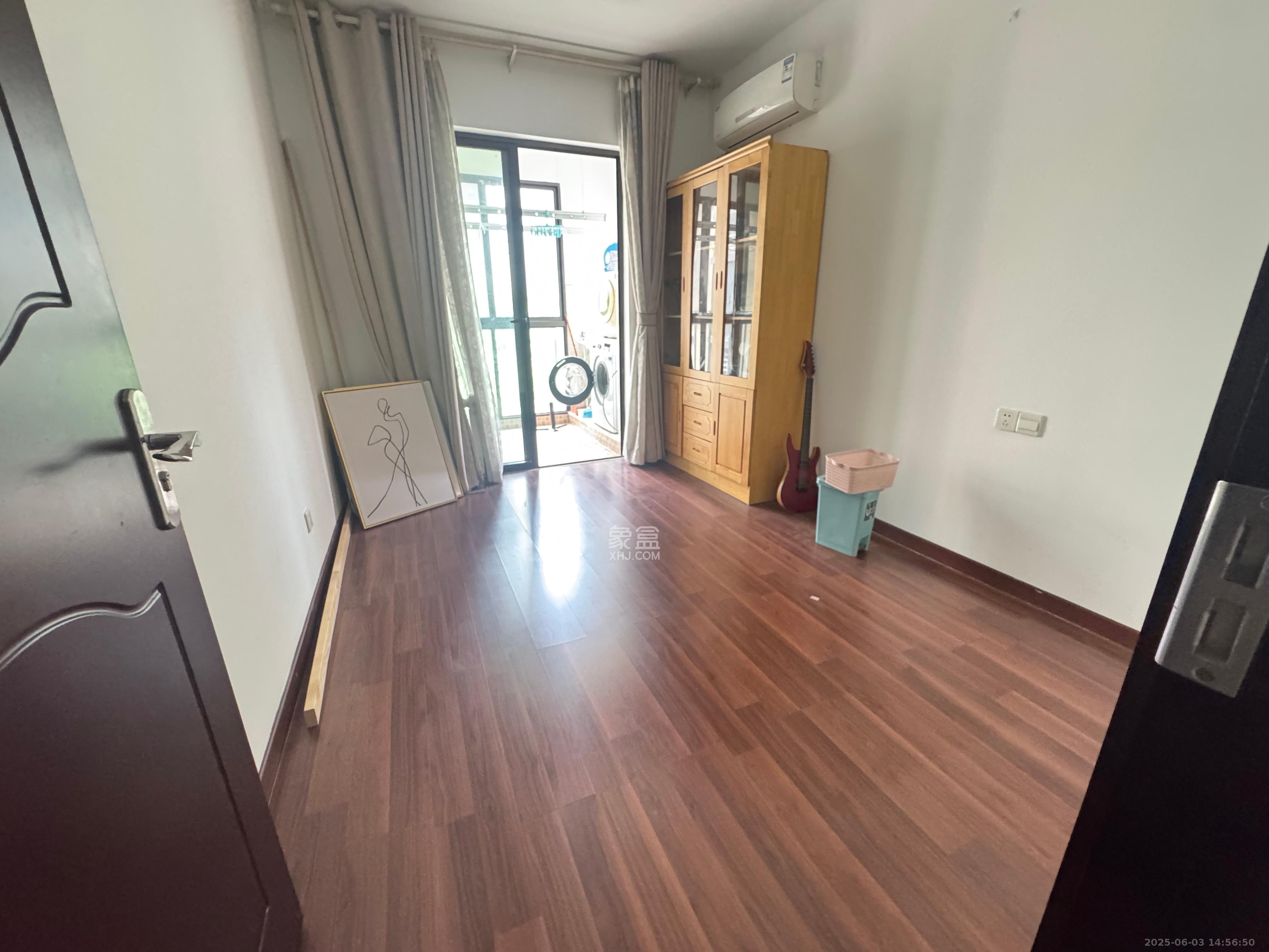 华润凤凰城三期  4室2厅2卫    3200.0元/月 华润凤凰城三期  4室2厅2卫    3200.0元/月室内图