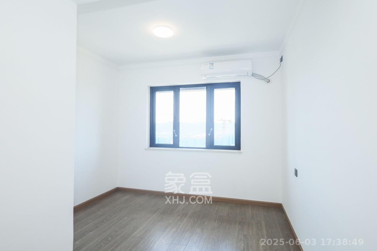 招商华发依云曦城  4室2厅2卫   2800.00元/月室内图