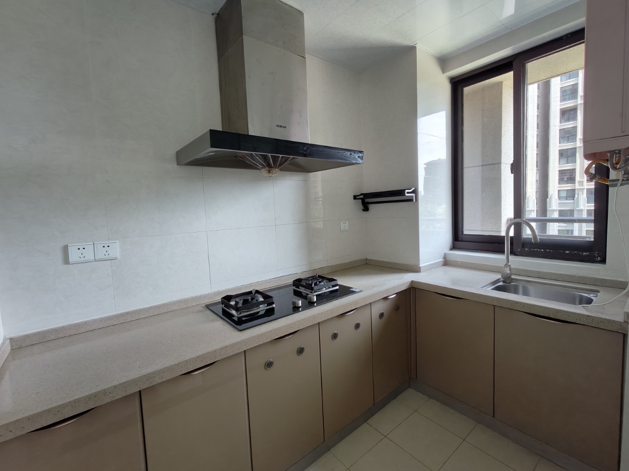 滨海新天地 2室1厅1卫 2600.0元/月 滨海新天地 2室1厅1卫 2600.0元/月室内图