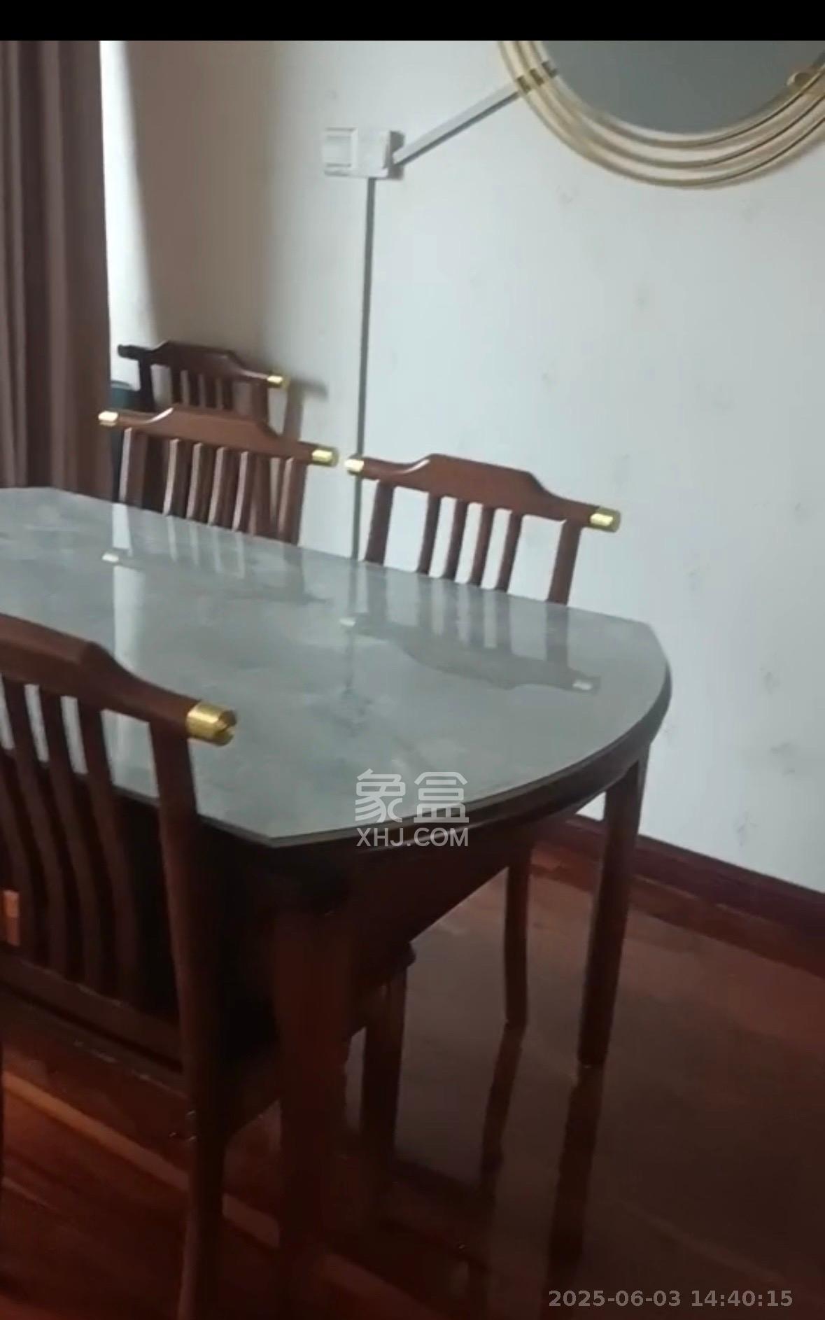 绿地中央广场  4室2厅2卫    3600.0元/月室内图