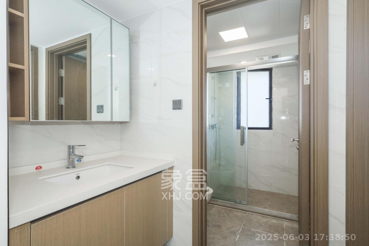 招商华发依云曦城  4室2厅2卫   2800.00元/月室内图