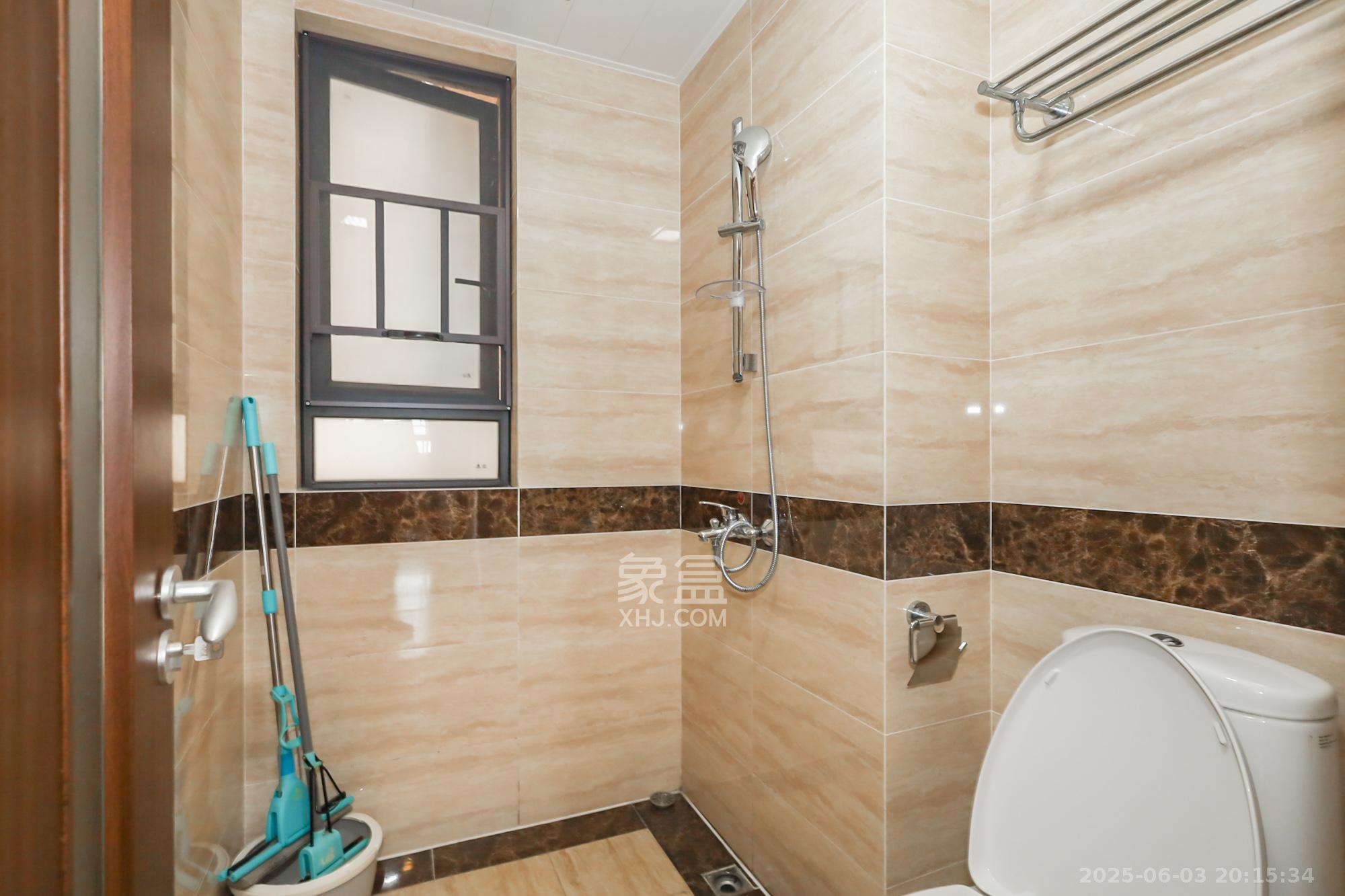 万科里金域国际 3室2厅1卫 168.0万 万科里金域国际 3室2厅1卫 168.0万卫生间