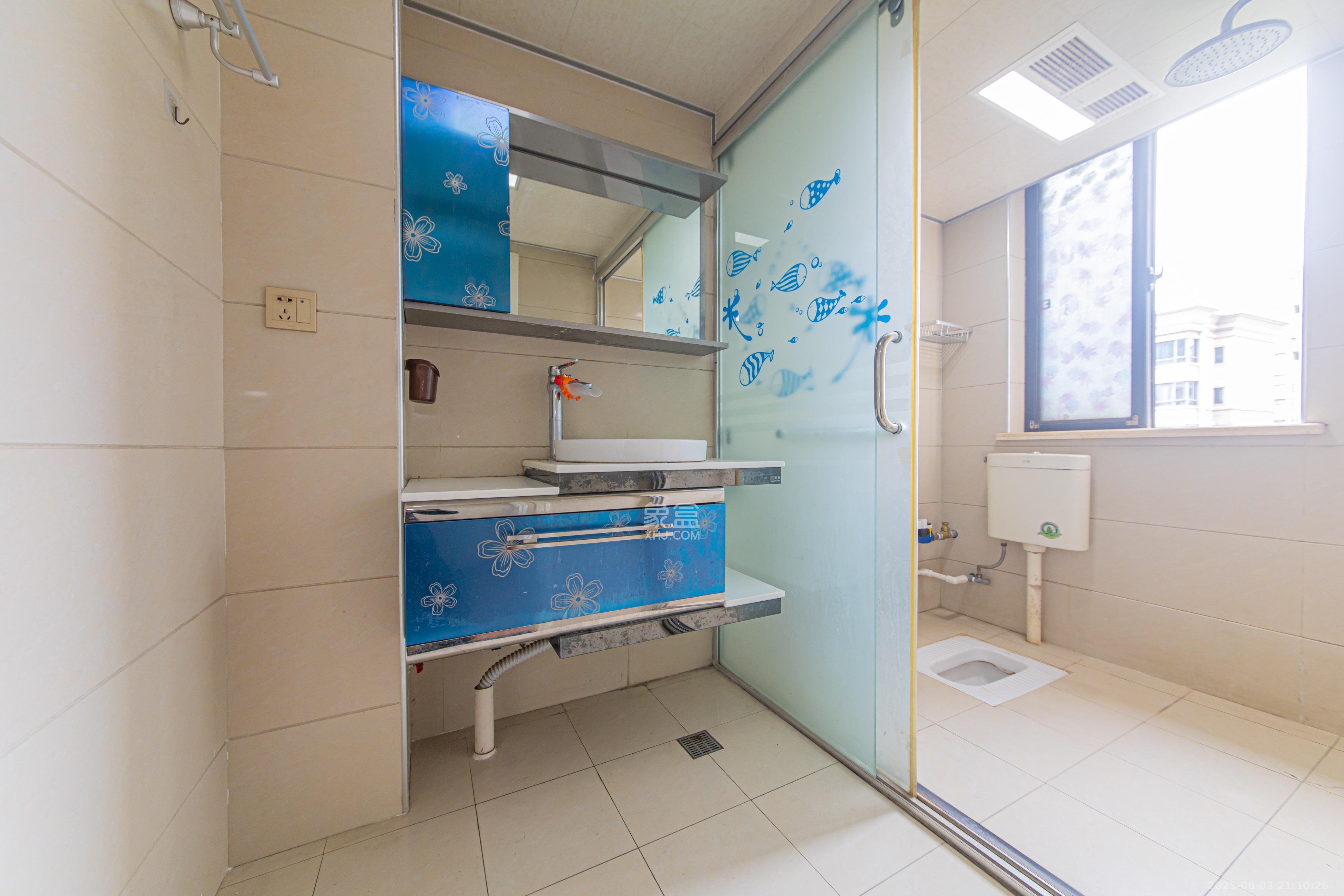 保利花园 3室2厅2卫 97.0万 保利花园 3室2厅2卫 97.0万卫生间