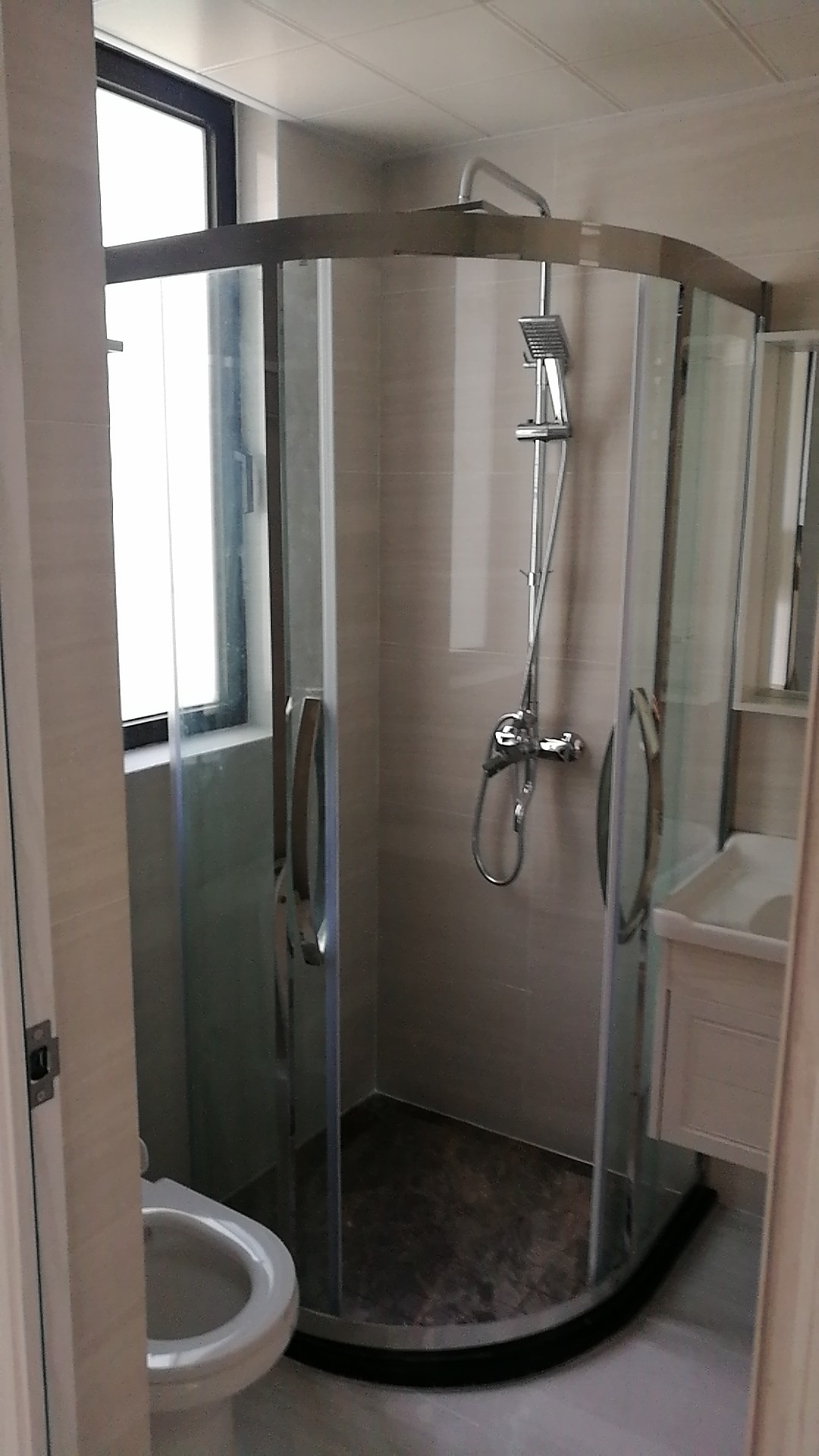 滨海新天地 2室2厅1卫 2300.0元/月 滨海新天地 2室2厅1卫 2300.0元/月室内图