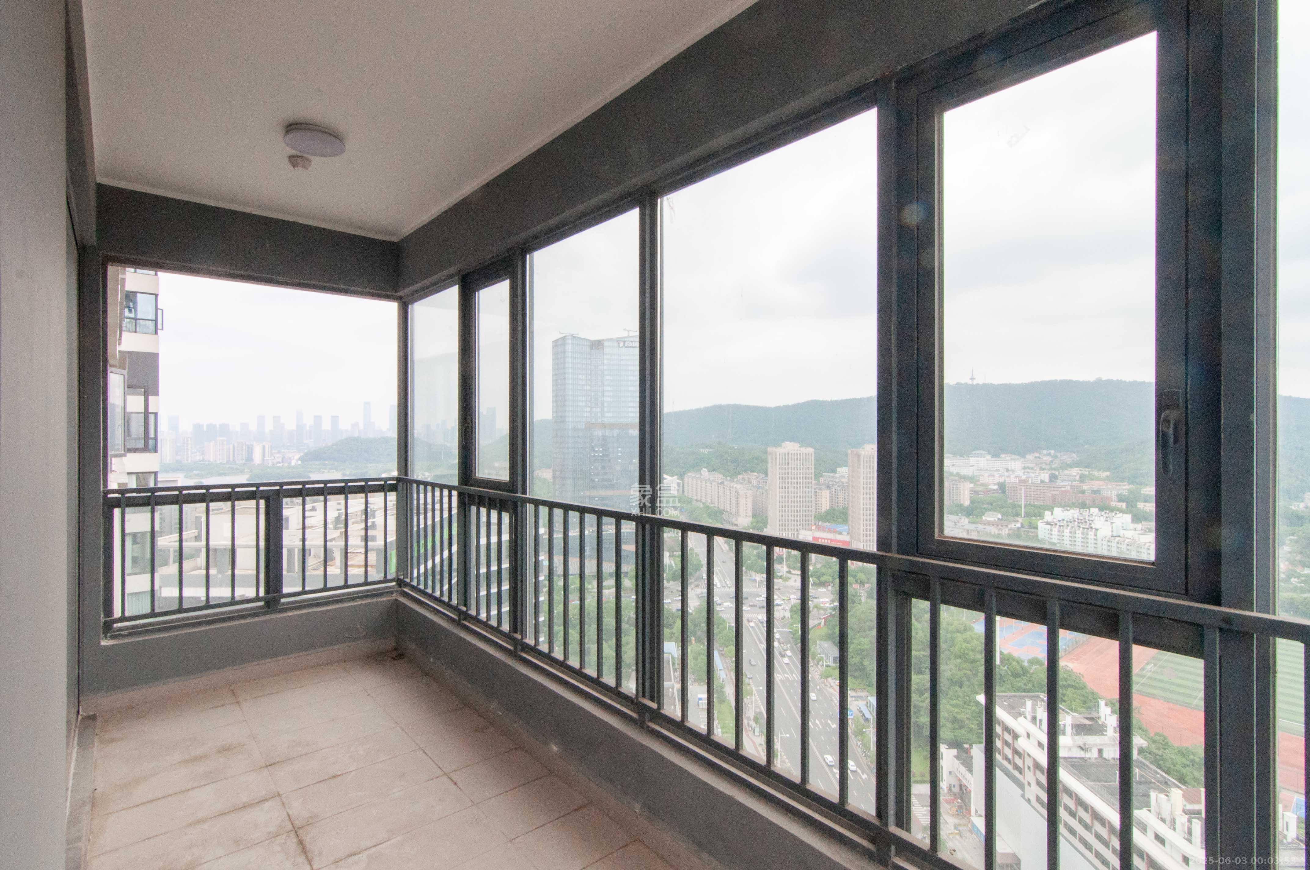 旭辉都会山  5室2厅2卫    500.0万其他