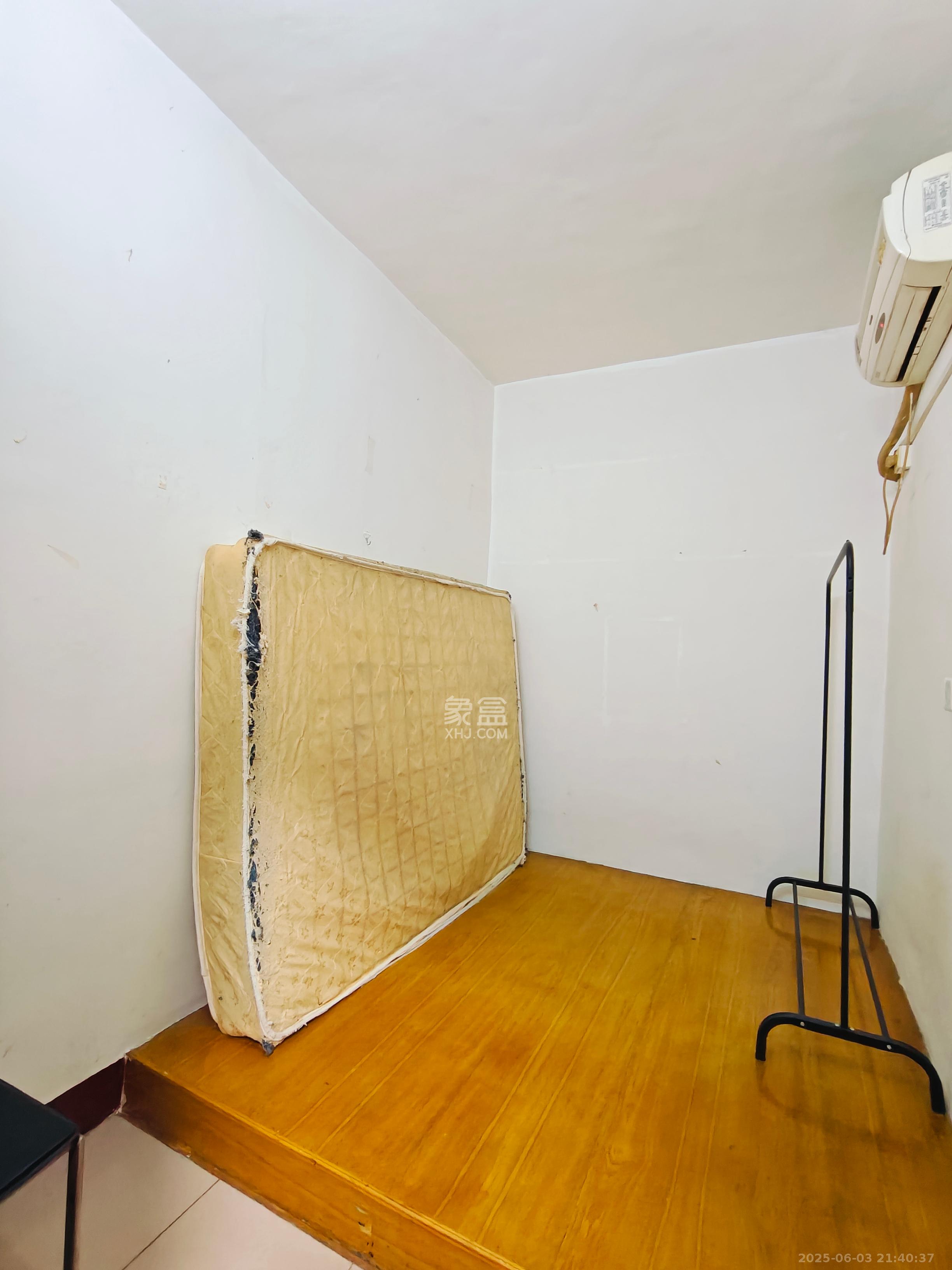 向韶村  2室1厅1卫    1200.0元/月 向韶村  2室1厅1卫    1200.0元/月室内图